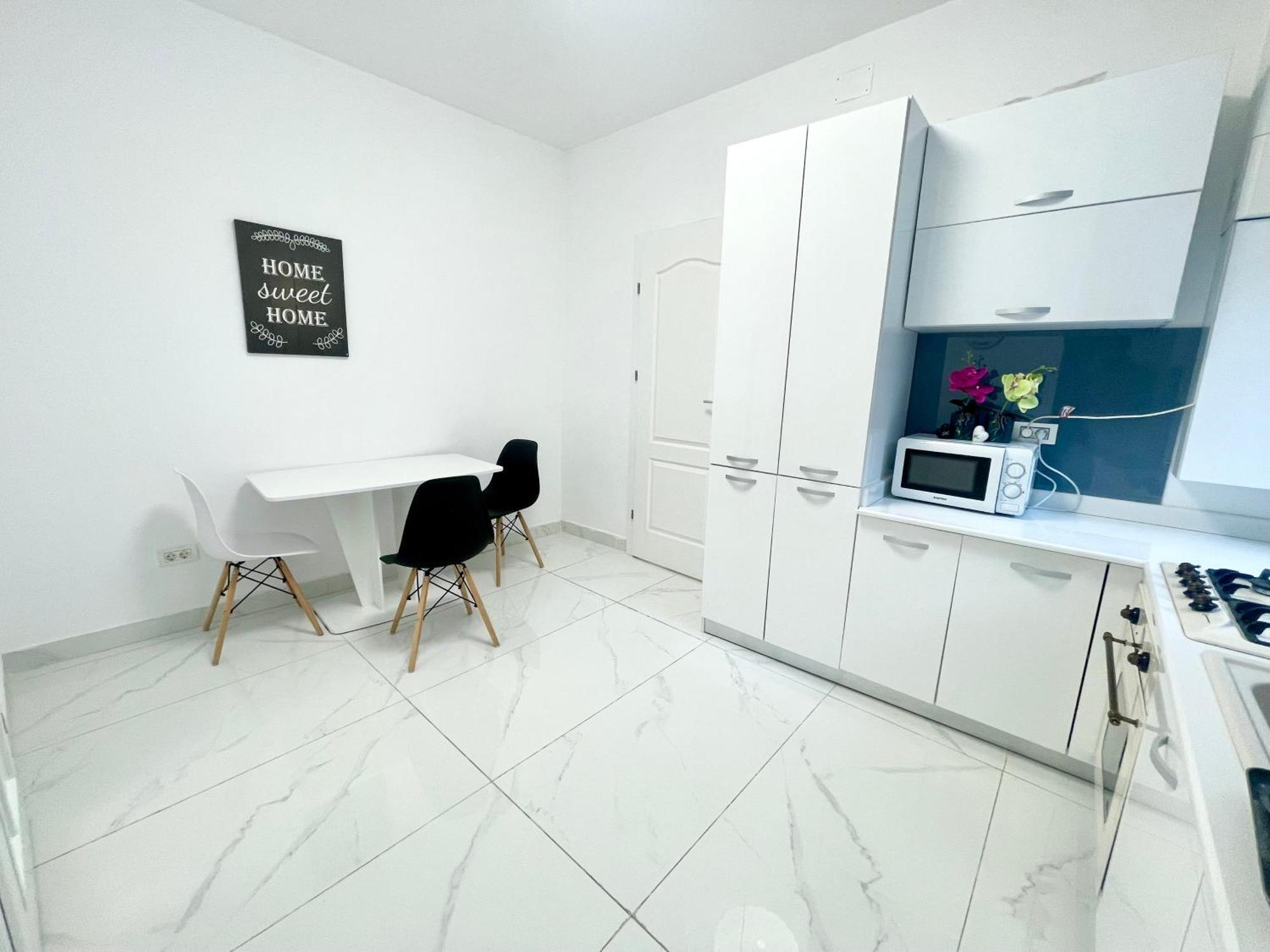 Apartment Capital 8 *