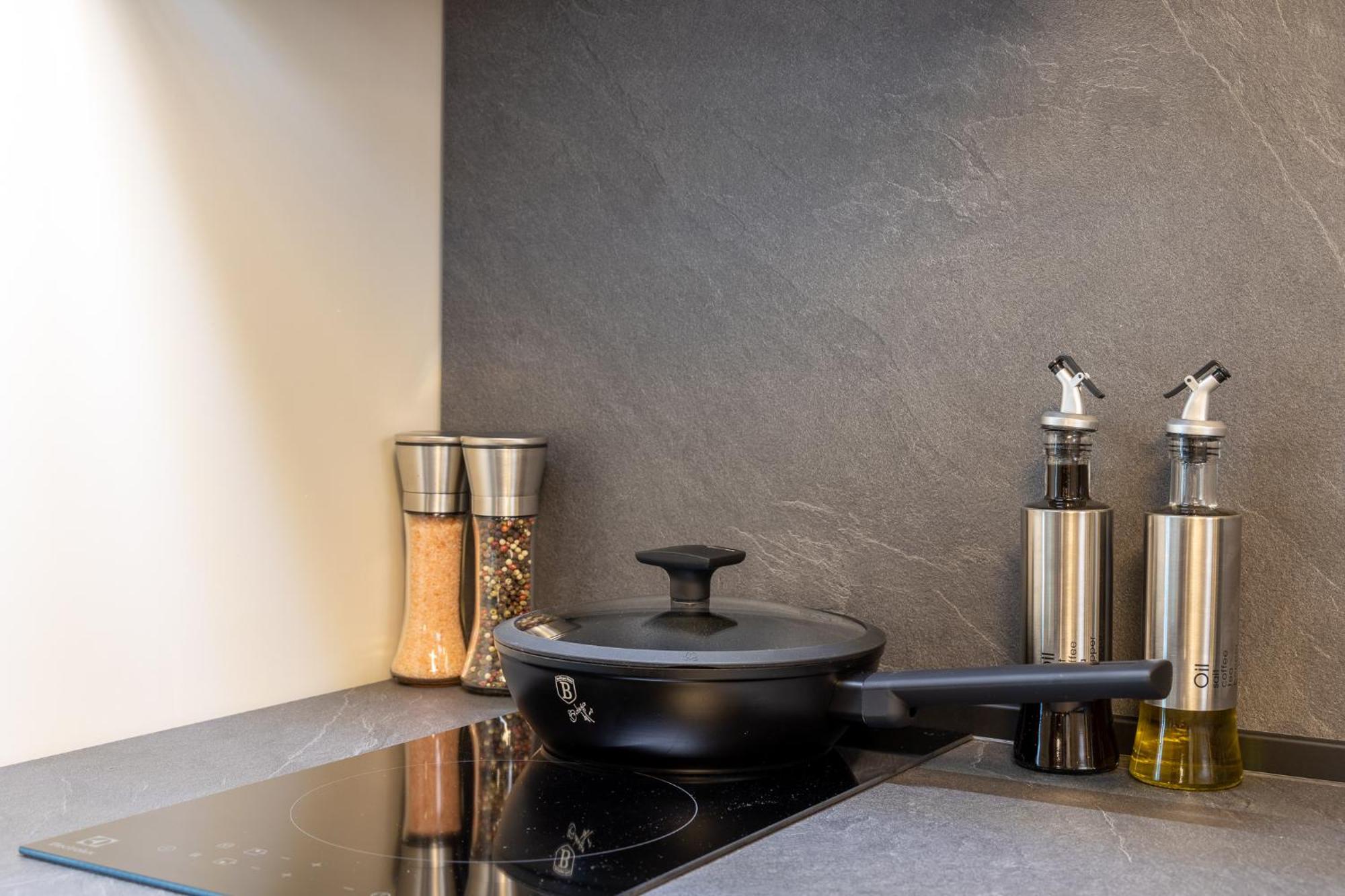 Apartment Floreasca 77 *