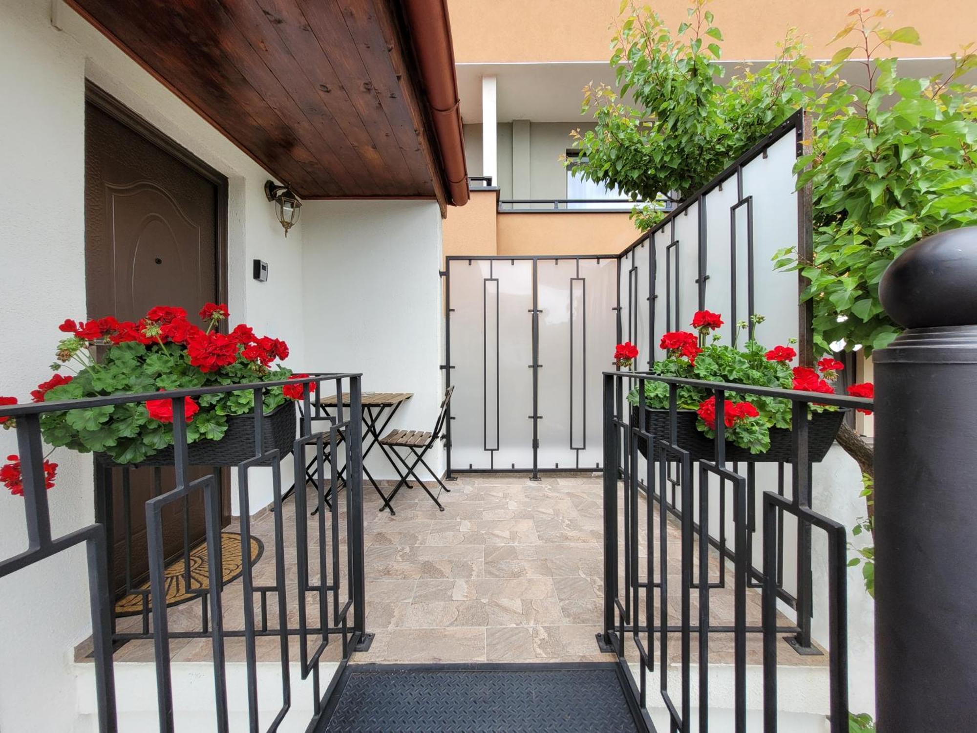 Rose Garden House Apartment *