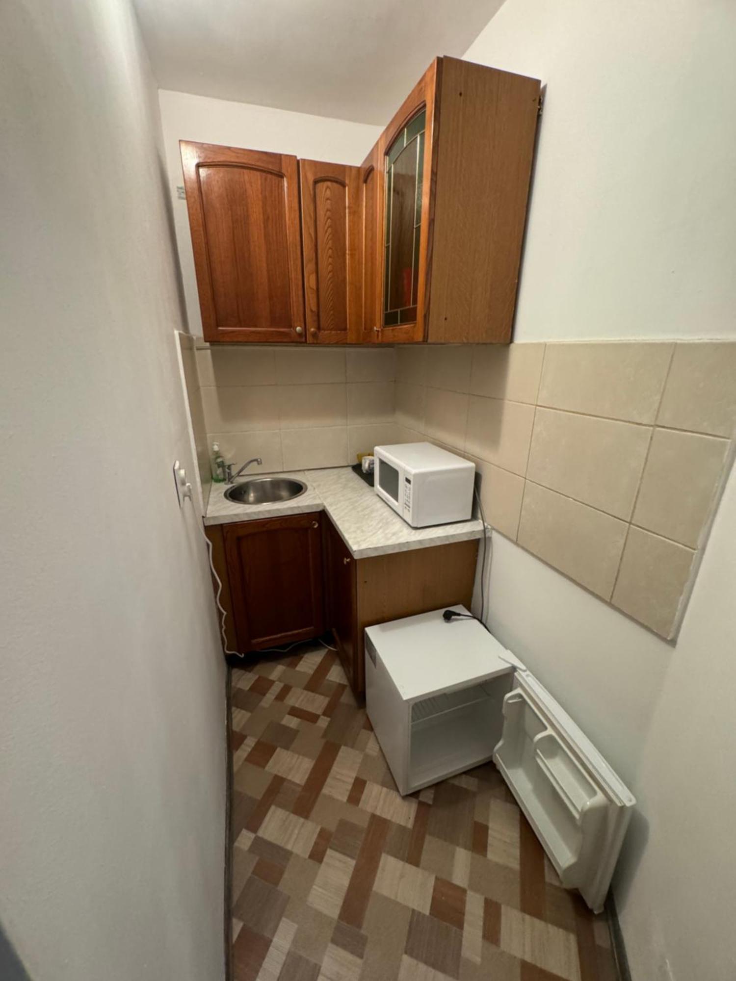 Apartament Economic Low Buget Downtown Studio Tiny On Street Piata Amzei