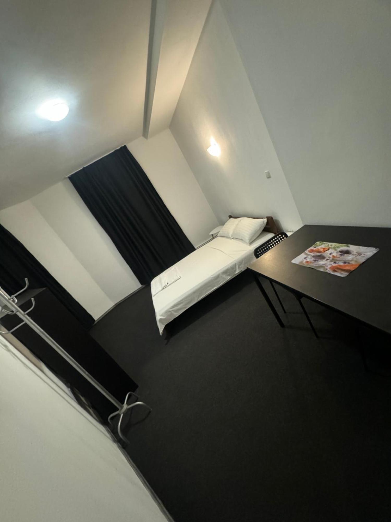 Economic Low Buget Downtown Studio Tiny On Street Piata Amzei Apartament Bucureşti