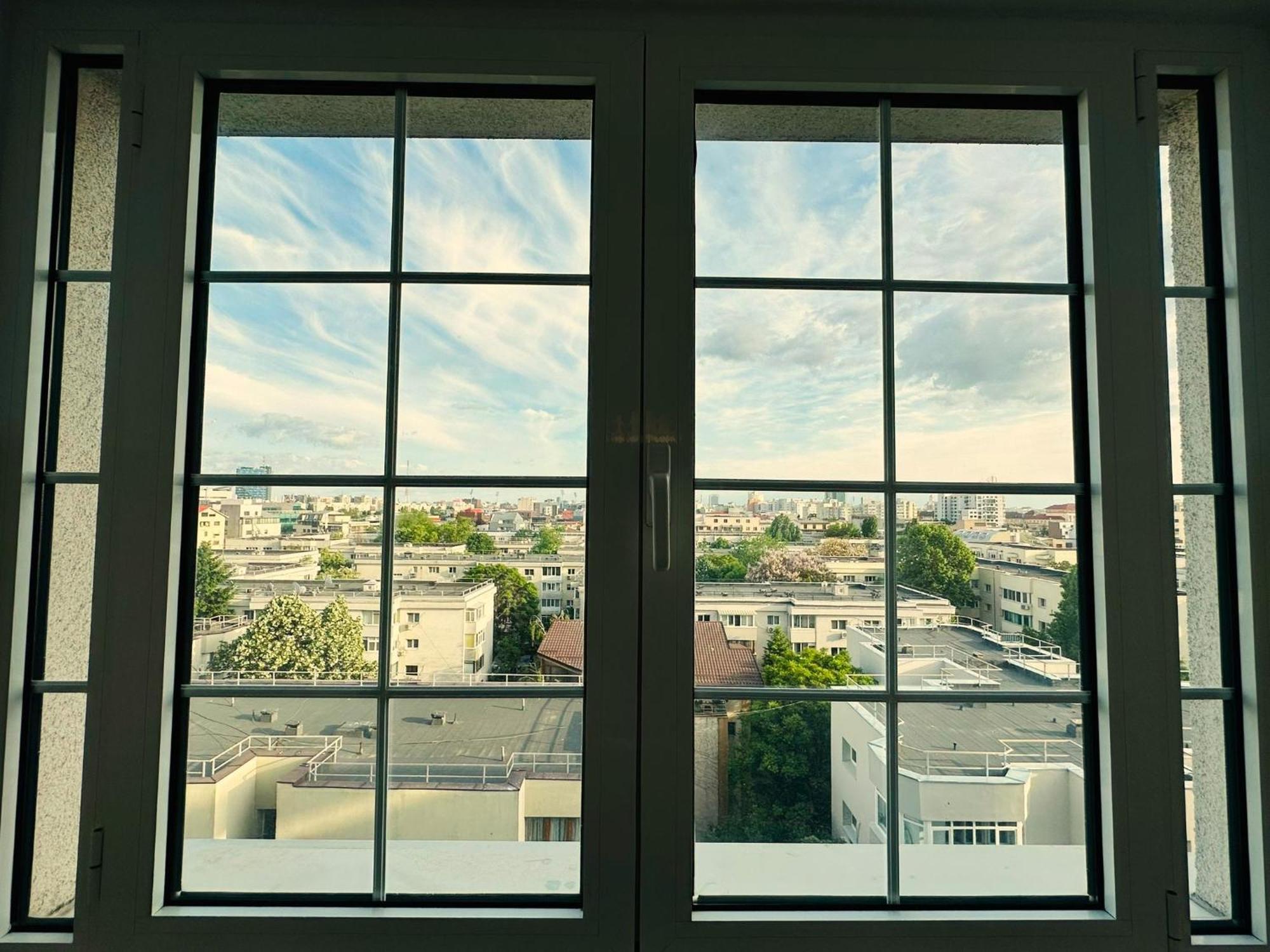 Skyline Apartment *