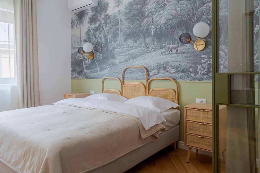 Designer Signature 2 Bdr Cismigiu Park 80sqm Bucareste