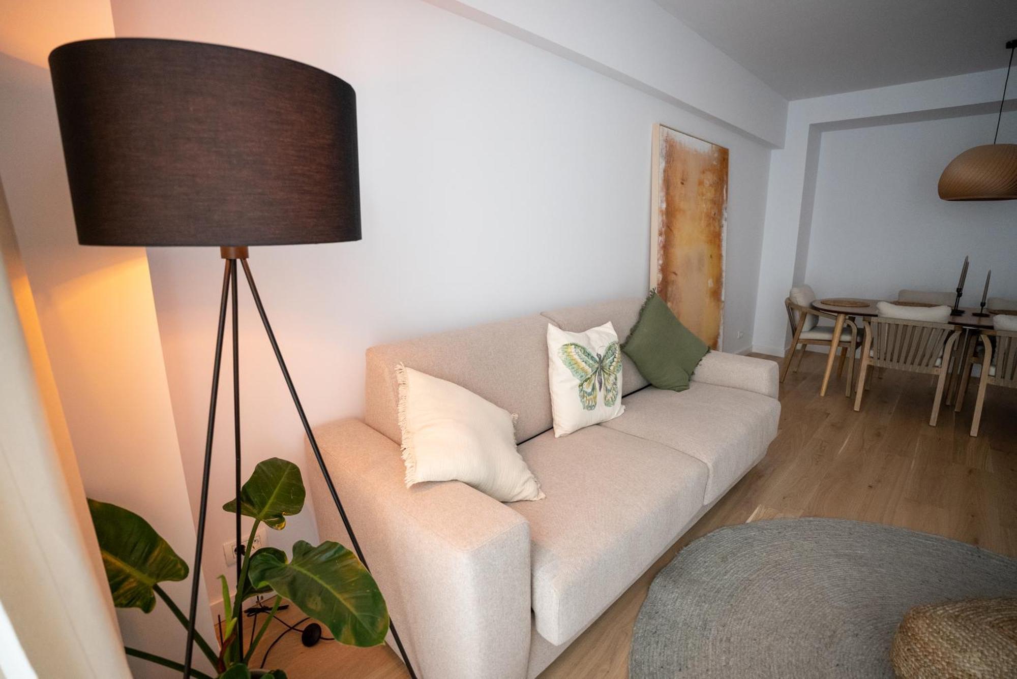 The Level Sanctuary: Free Parking & Netflix Bucureşti