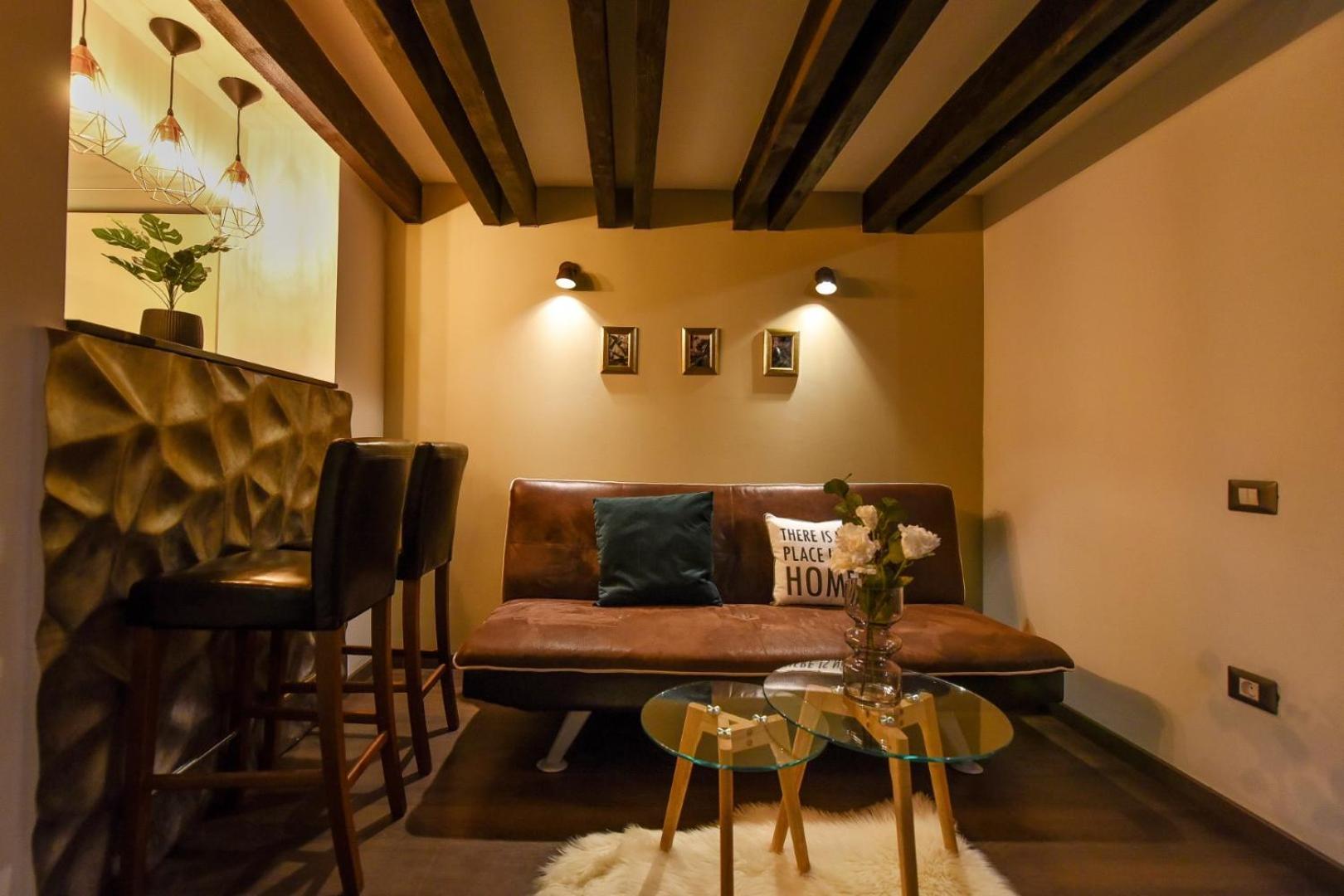 Regina Elisabeta Duplex-style Studios: Cozy Haven In The City Center Bucareste