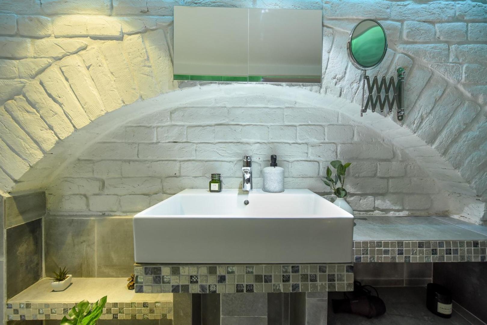 Regina Elisabeta Duplex-style Studios: Cozy Haven In The City Center Apartamento