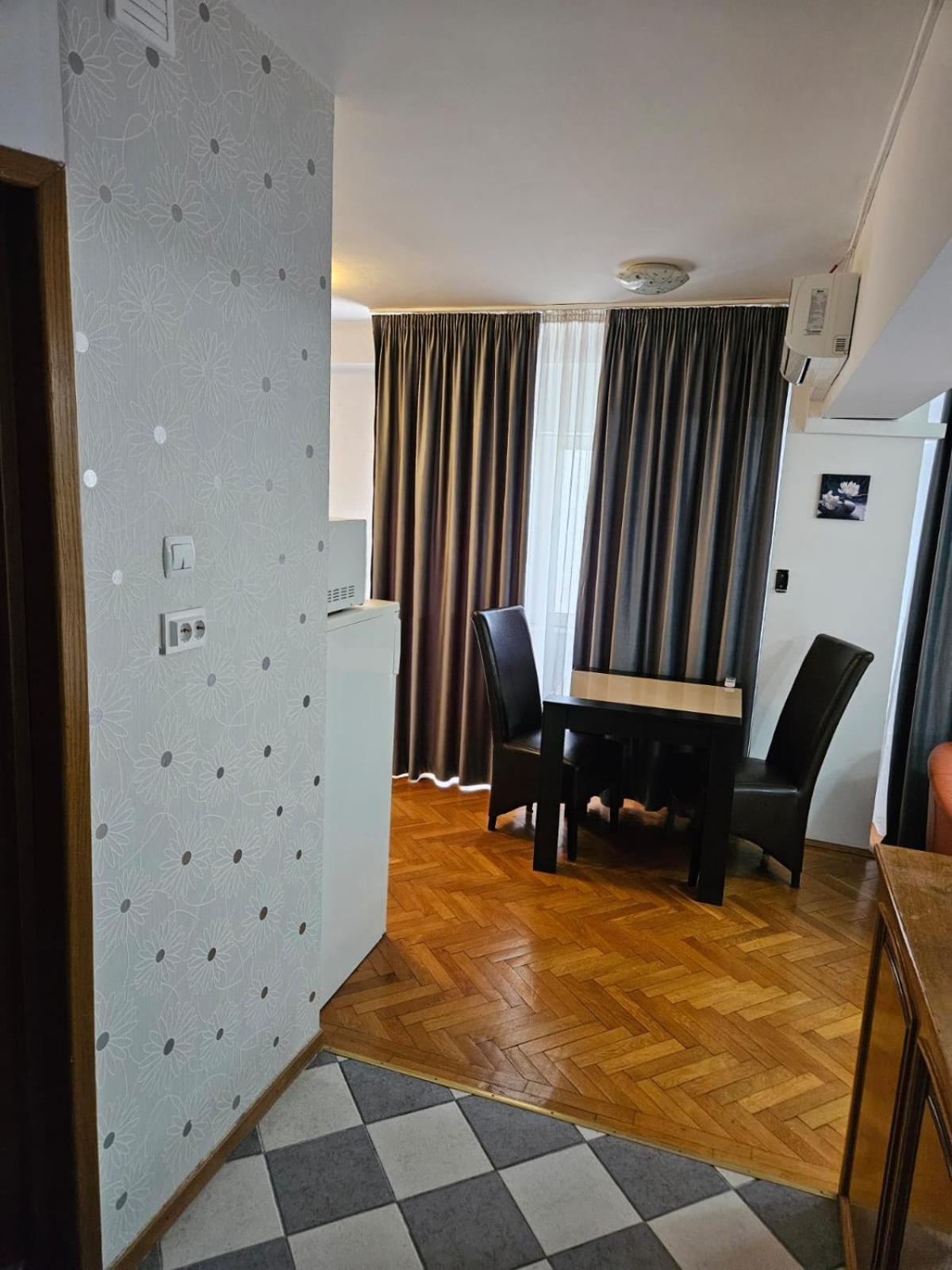 Studio Margot Centre *