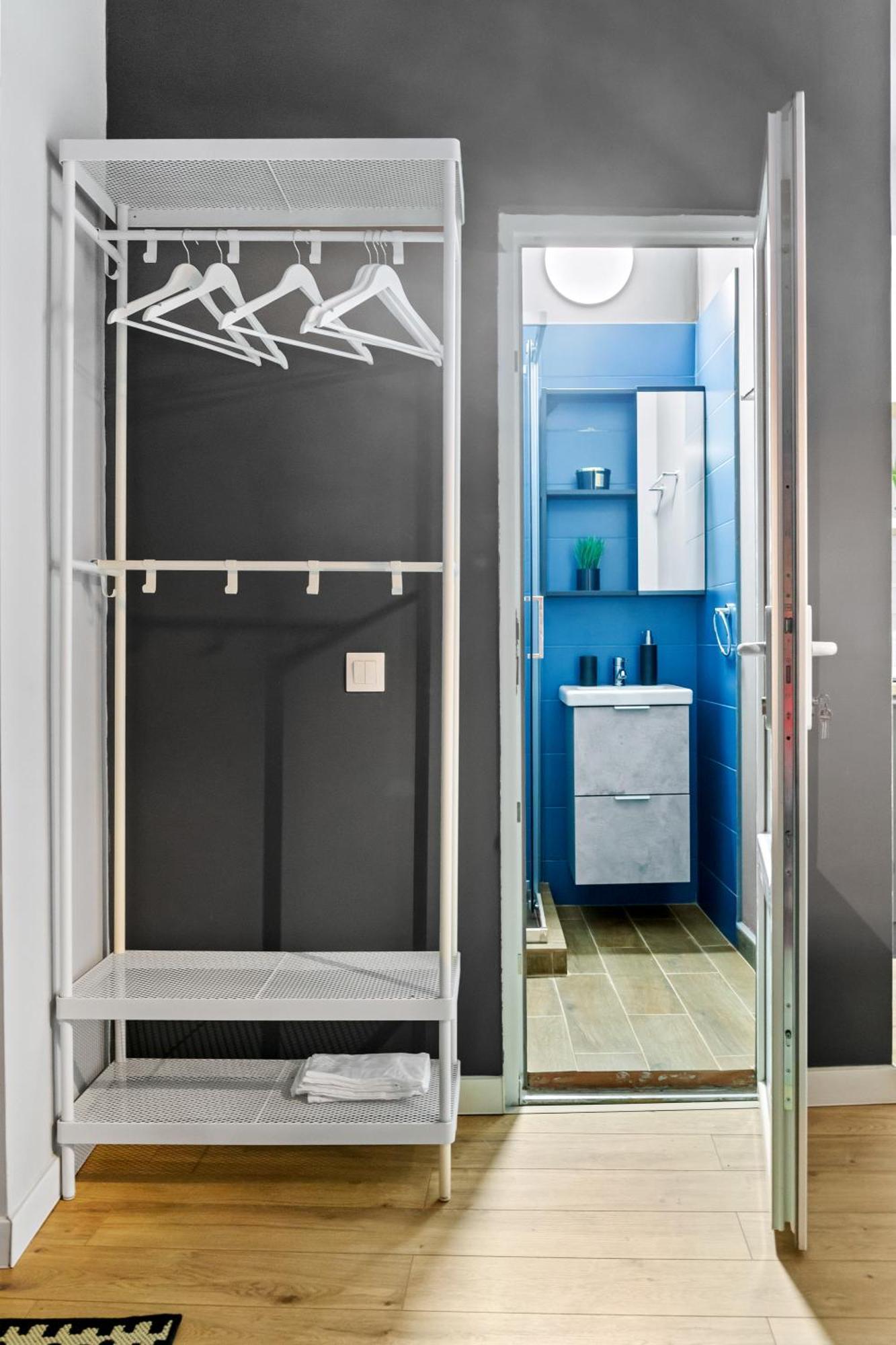 Cute Cozy Nest Old City Apartment *
