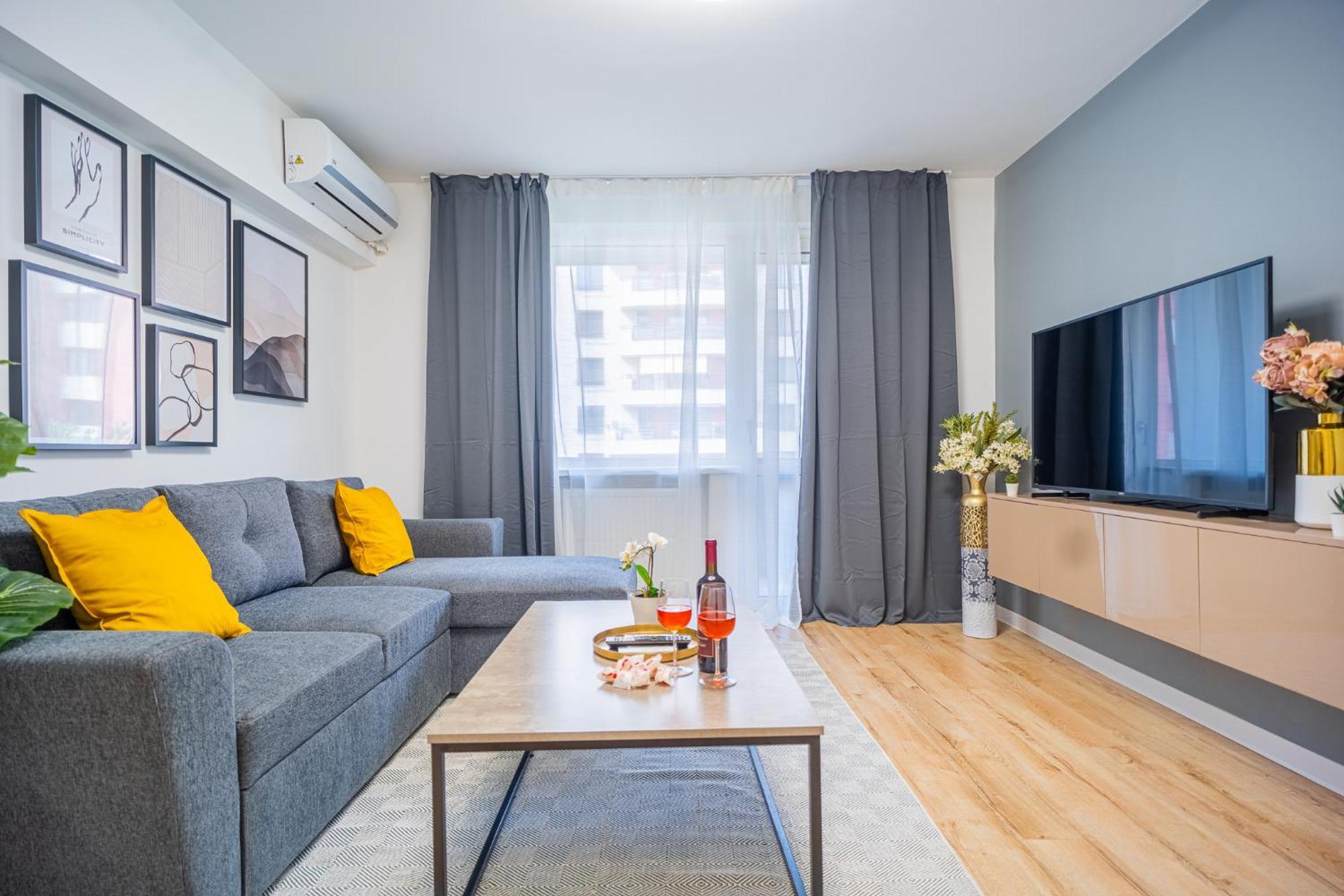 Spacious Newly Renovated 2br With Balcony * Bucharest
