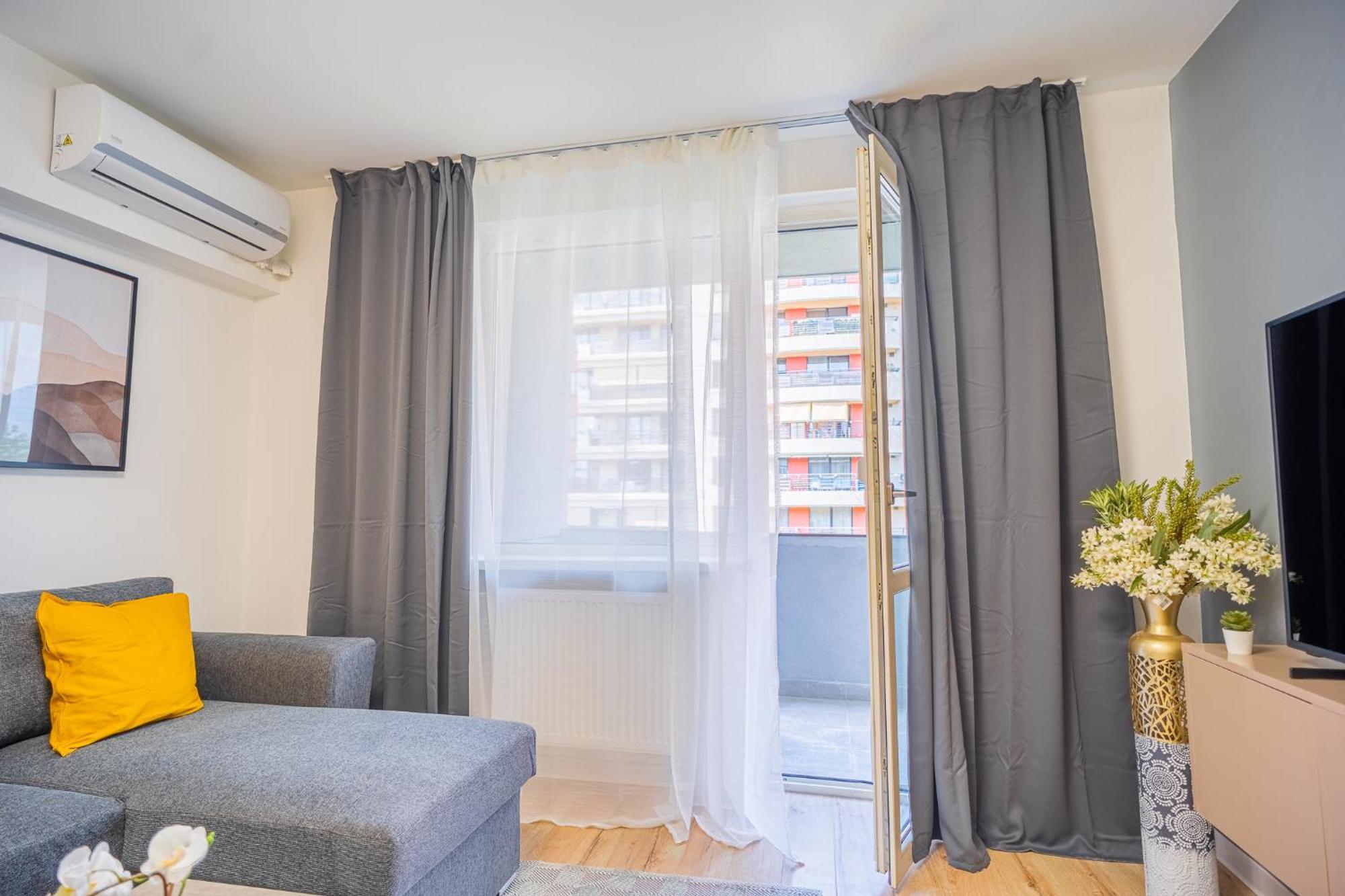 Spacious Newly Renovated 2br With Balcony Apartment