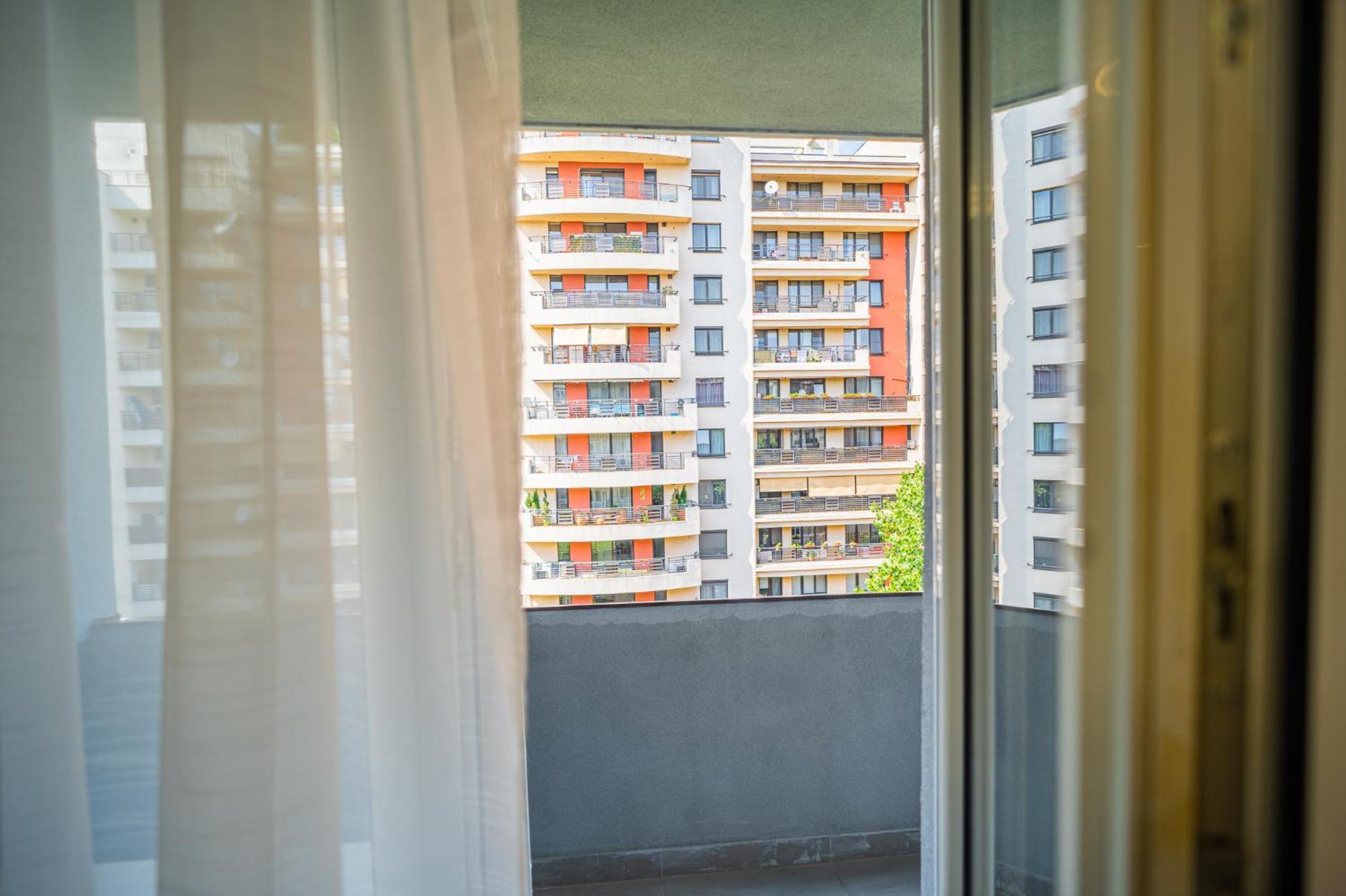 Apartment Spacious Newly Renovated 2br With Balcony