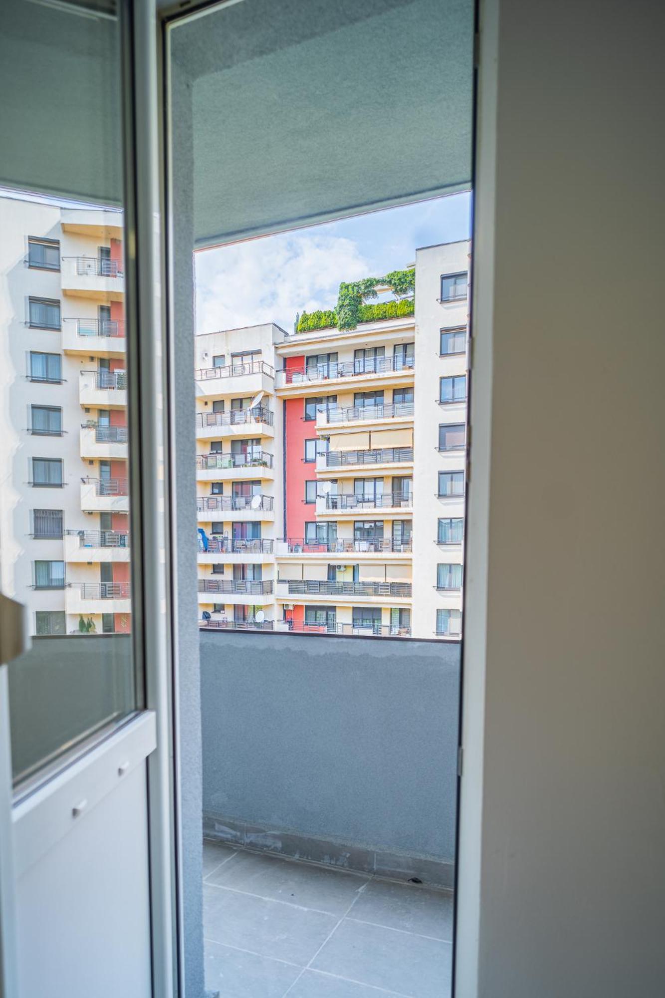 Spacious Newly Renovated 2br With Balcony Bucharest