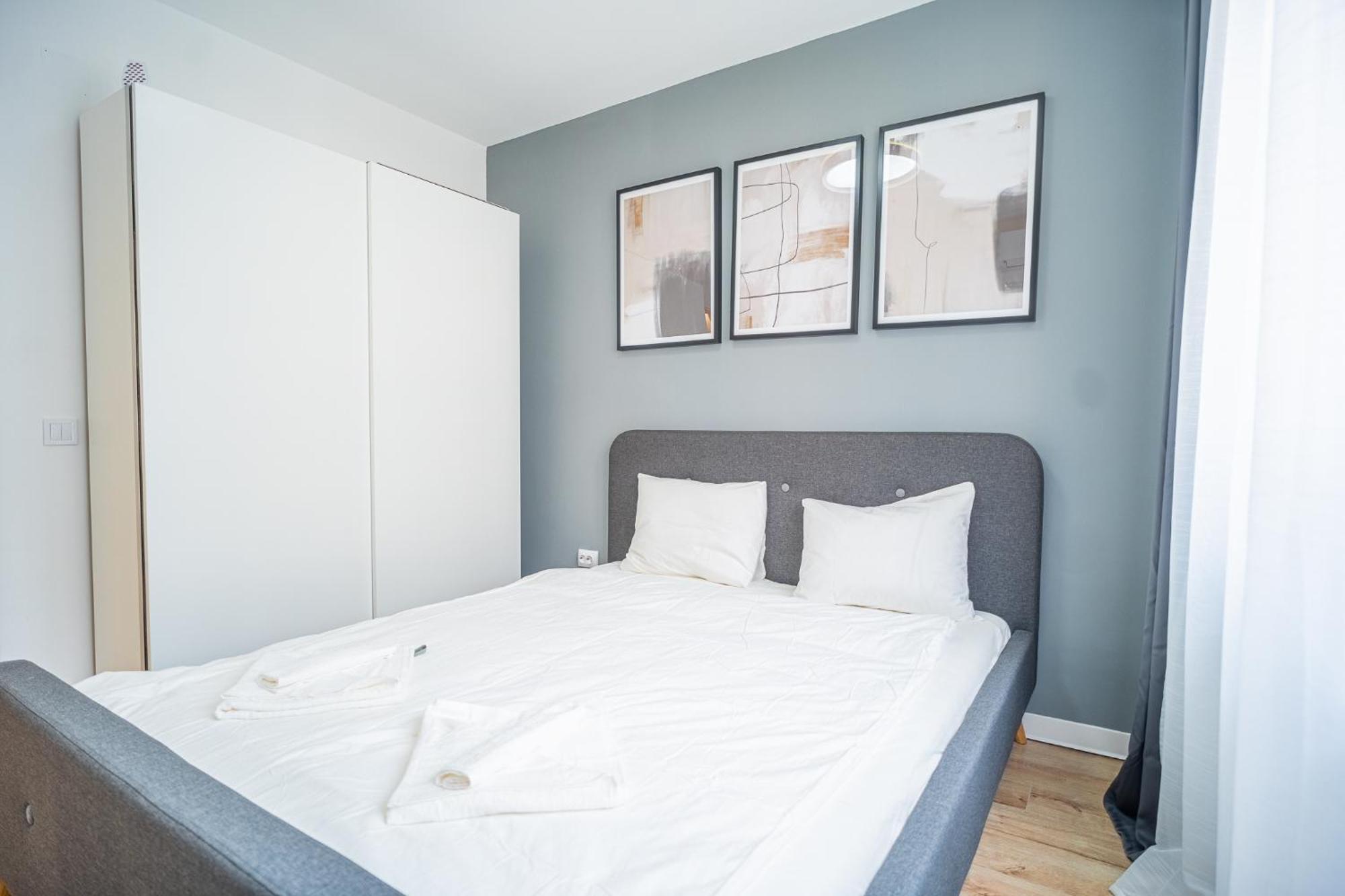 Spacious Newly Renovated 2br With Balcony Bucharest