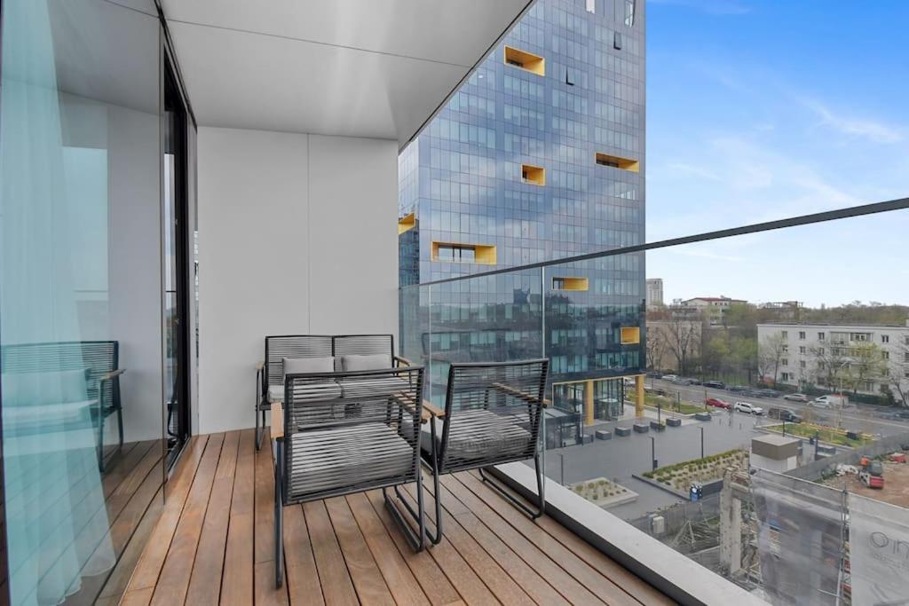 Lax Exquisite 1br,1bath -city Skyline Views Bucareste