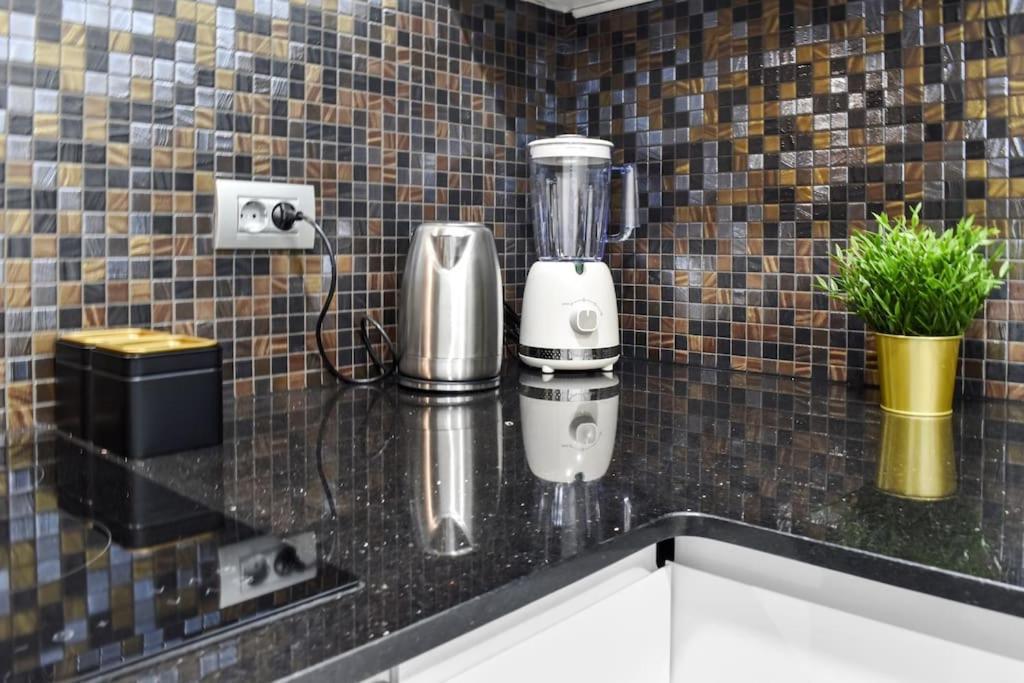 Lax Exquisite 1br,1bath -city Skyline Views Apartamento Bucareste