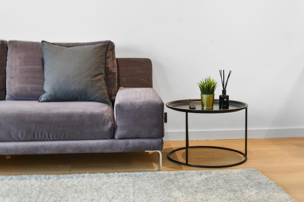 Lax Designer, Oasis Skyline Views, Parking Apartment Bucharest