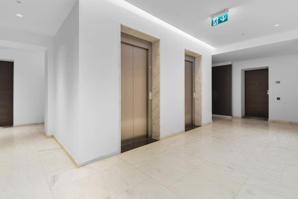 Apartment Lax Designer, Oasis Skyline Views, Parking *