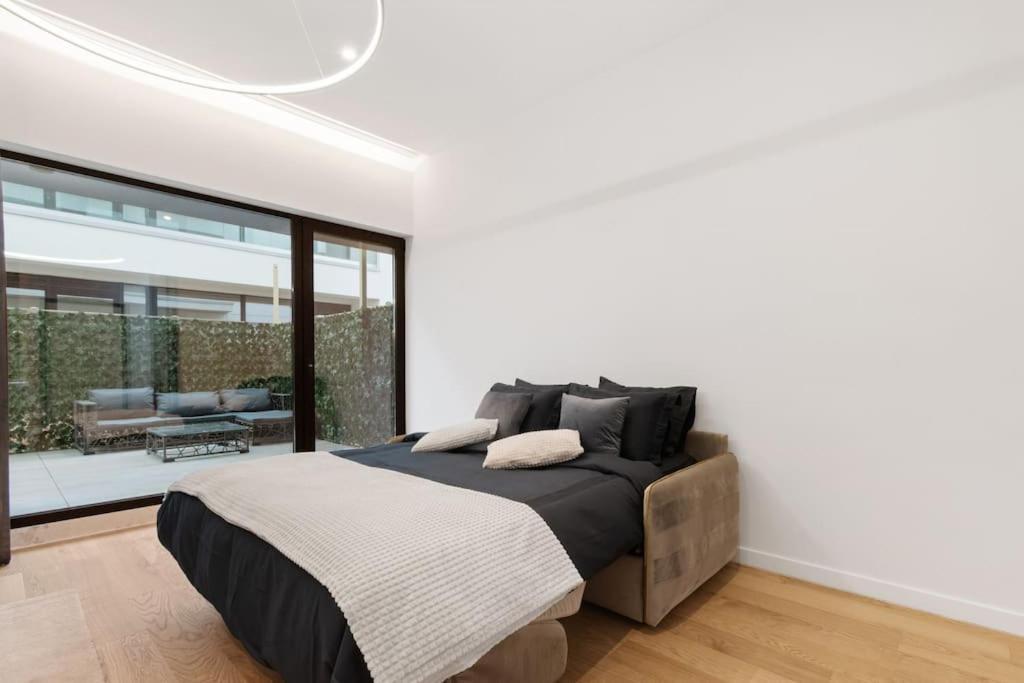 Business Panorama Loft 5star Location, Queen Beds Apartment