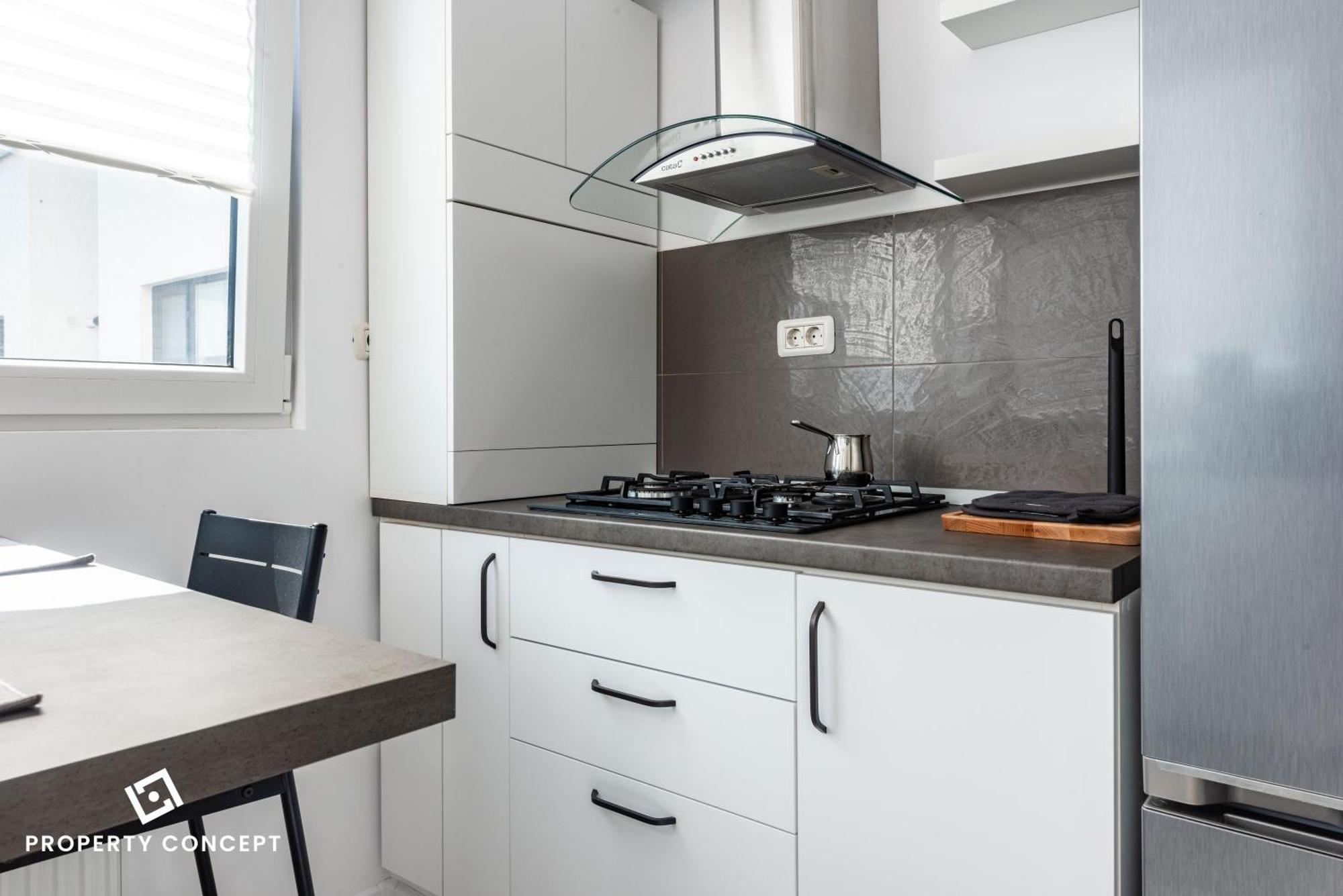 Apartment 827 *