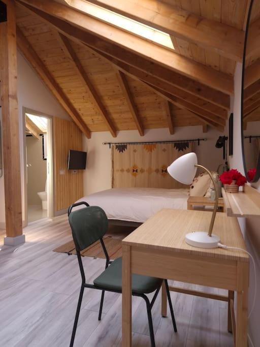 Apartament In The Attic With Private Bathroom Bucureşti