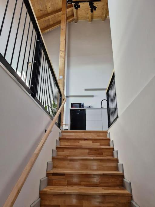 Apartament In The Attic With Private Bathroom Bucureşti