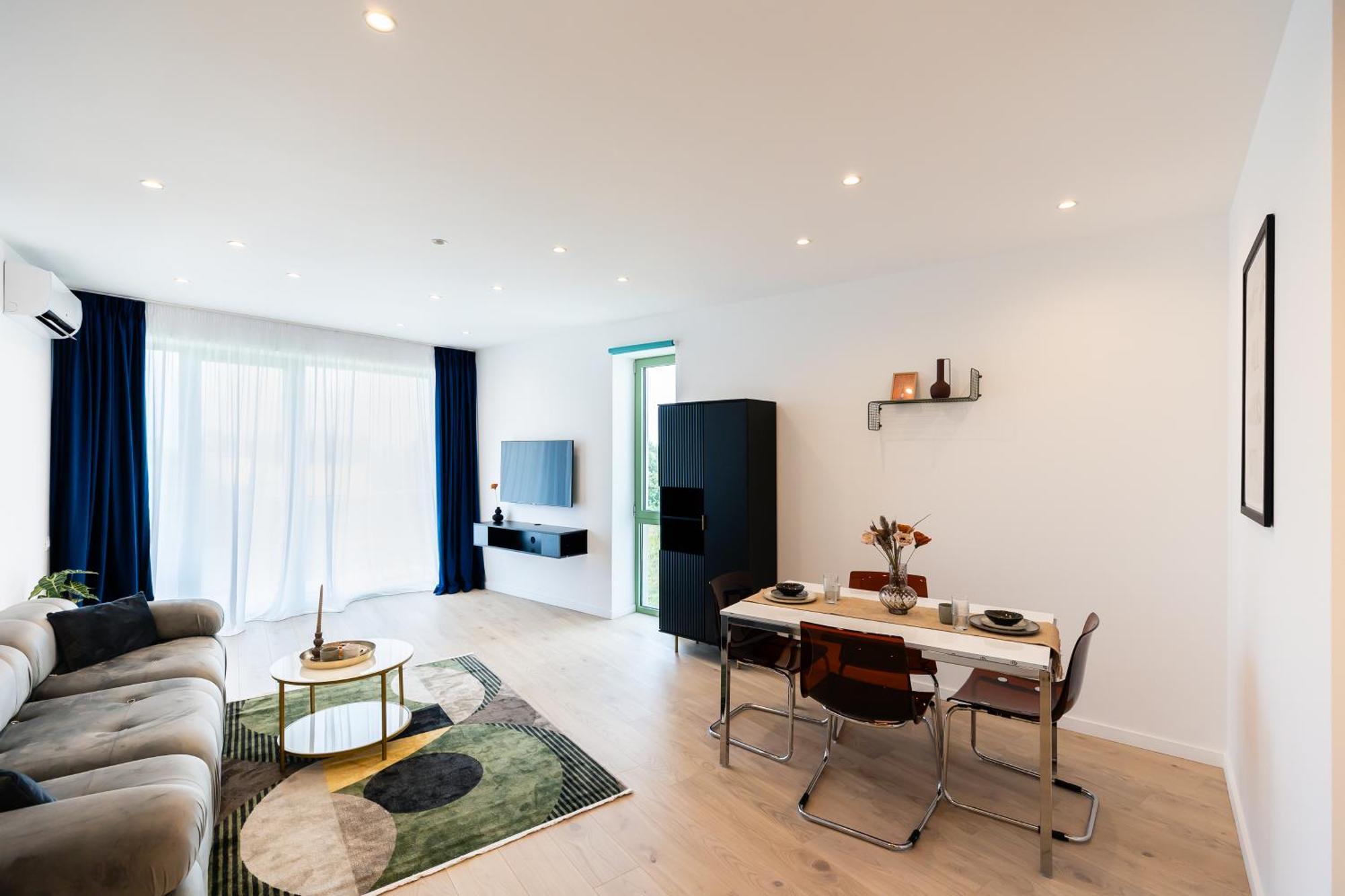 Apartment Roots One - Lakeview Escape With Balcony & Parking Bucharest