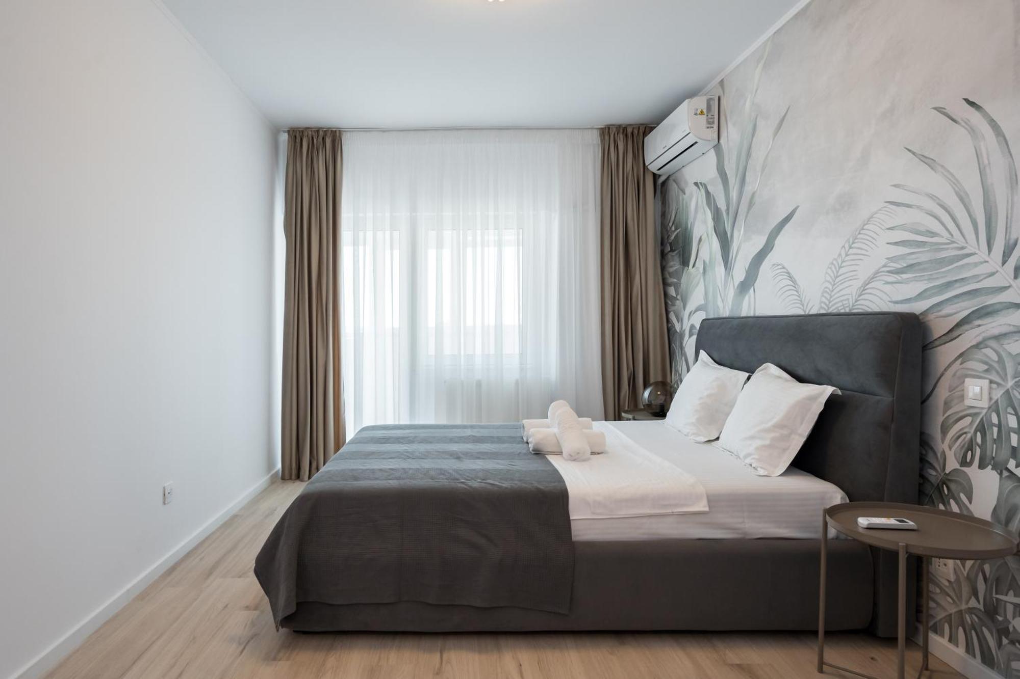 Majestic Apartments- With Parking *