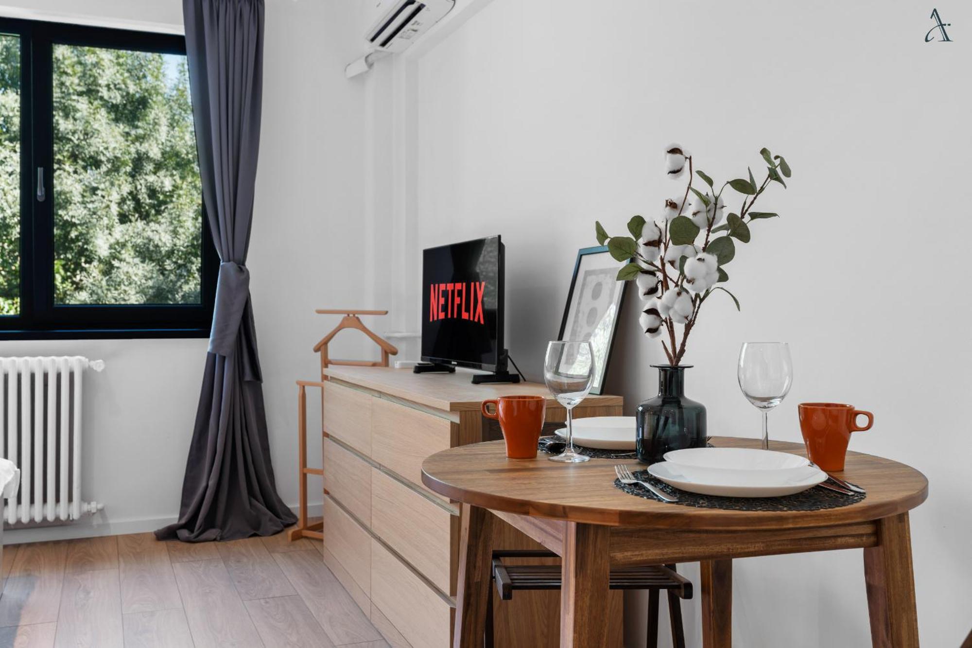 Cozy Downton Apartment