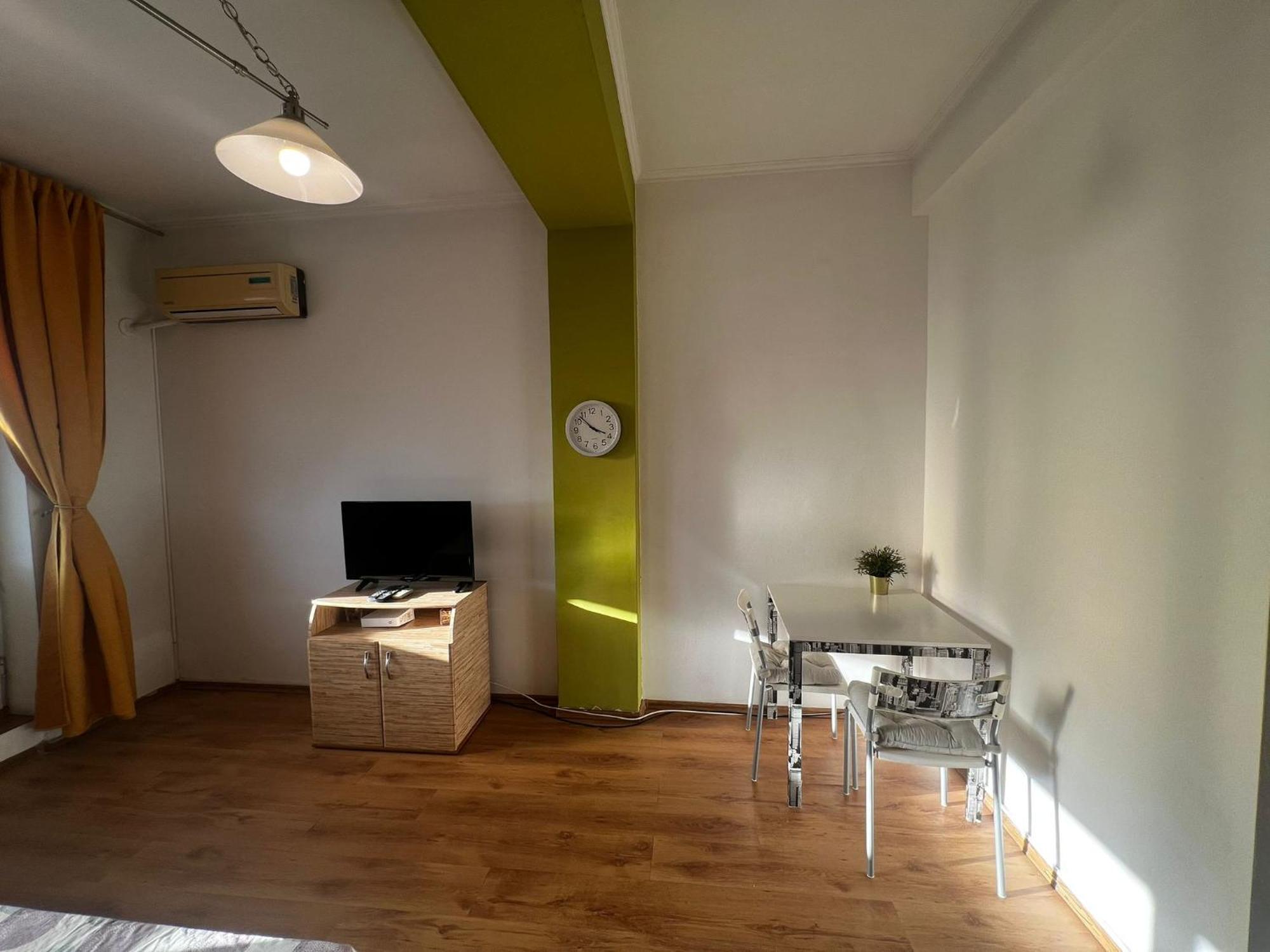 Lazynest - With Balcony On Magheru Apartment Bucharest