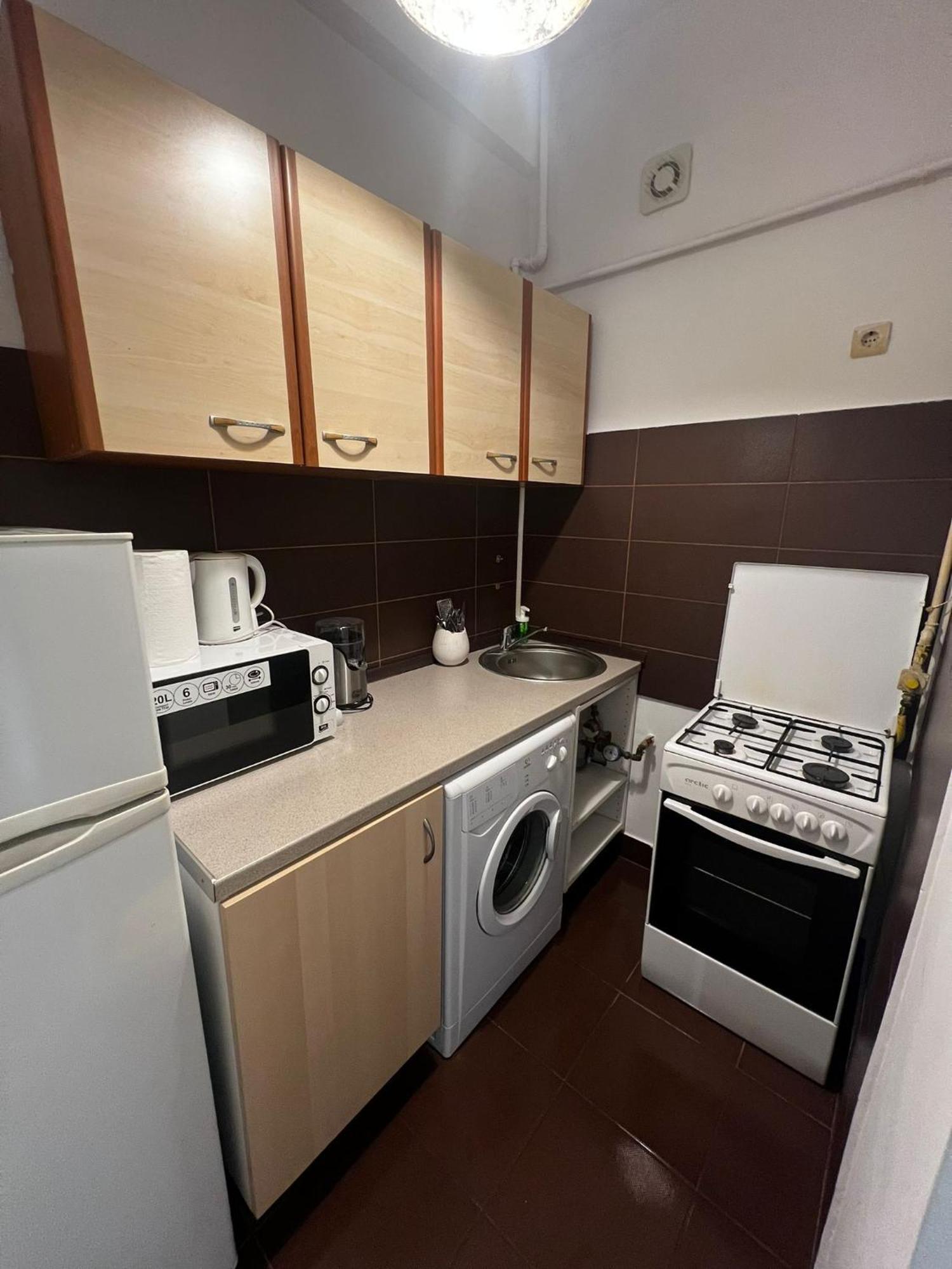 Lazynest - With Balcony On Magheru Apartment *