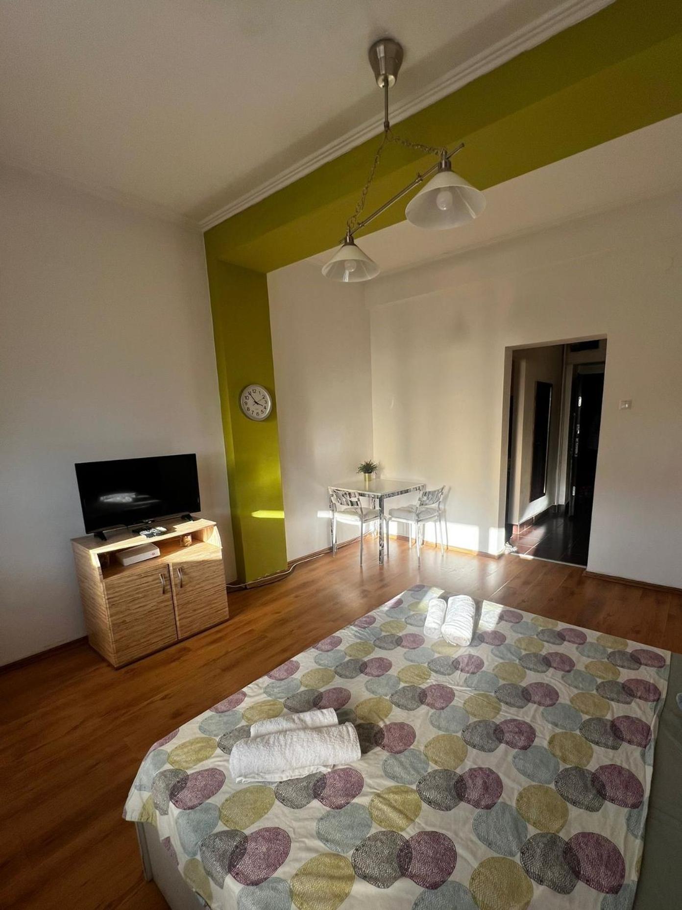 Lazynest - With Balcony On Magheru Bucharest