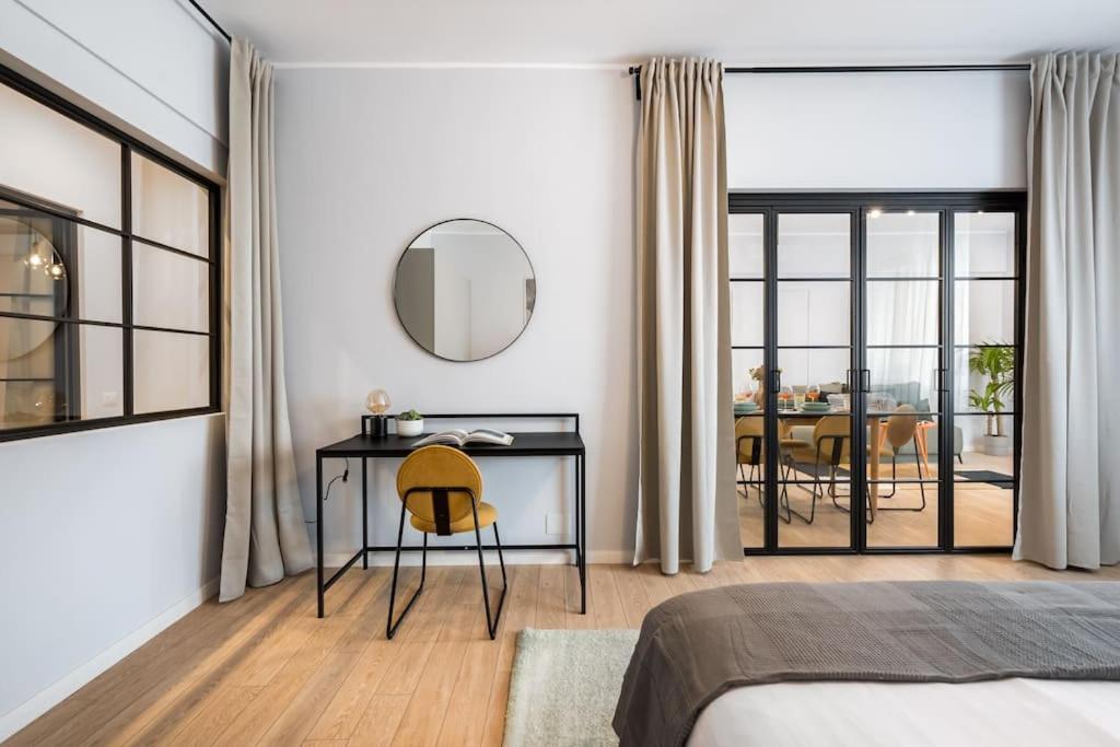 Apartment Sunny 4br Flat - Location - Charming Balcony *