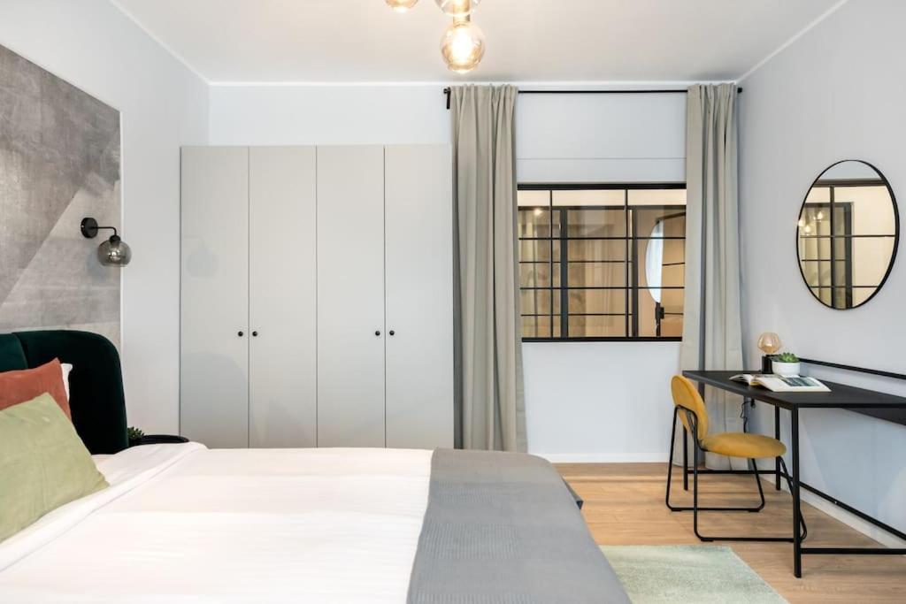 Sunny 4br Flat - Location - Charming Balcony *