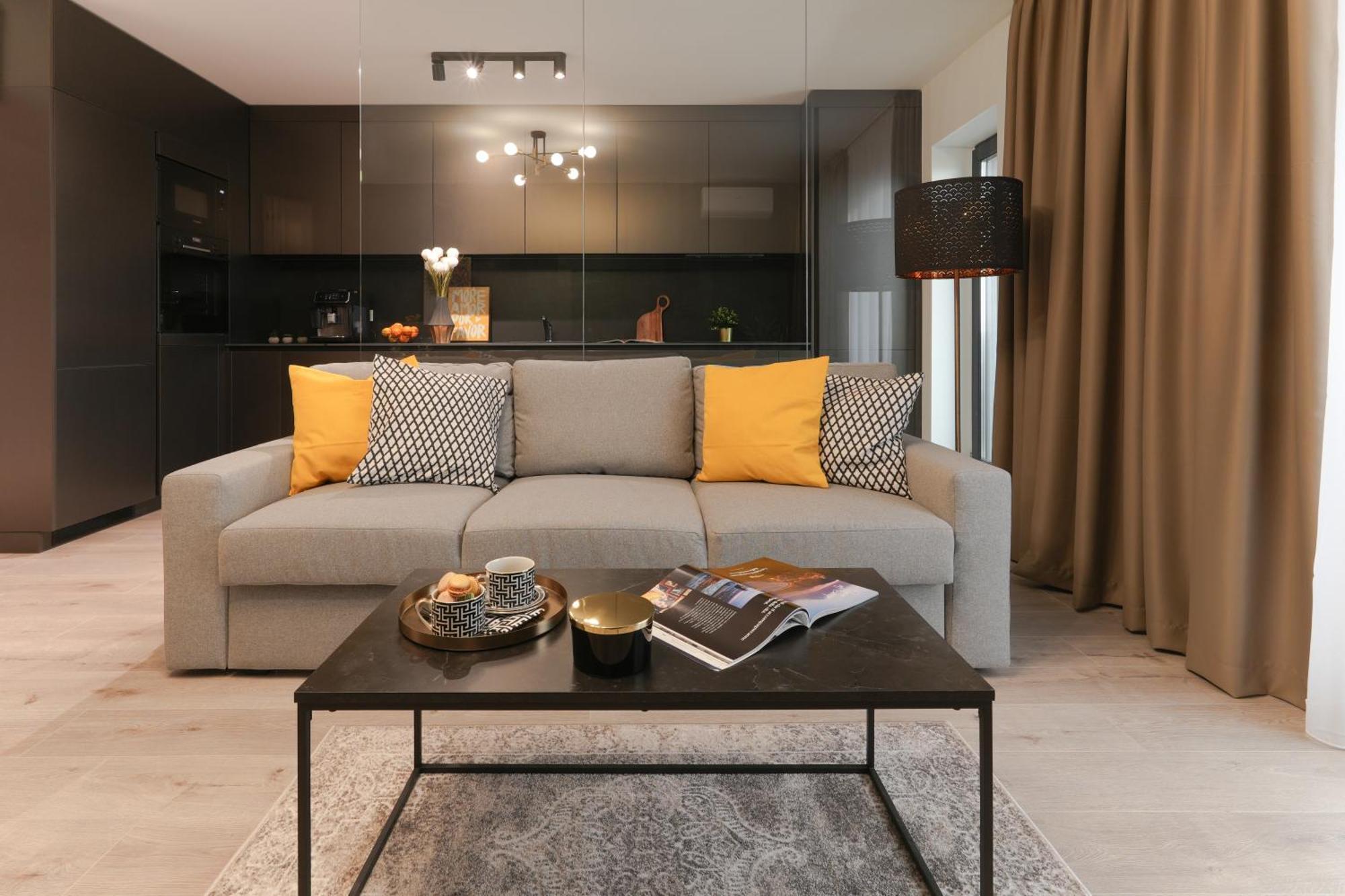 Luca - Luxury Park-view With Balcony & Parking Apartment