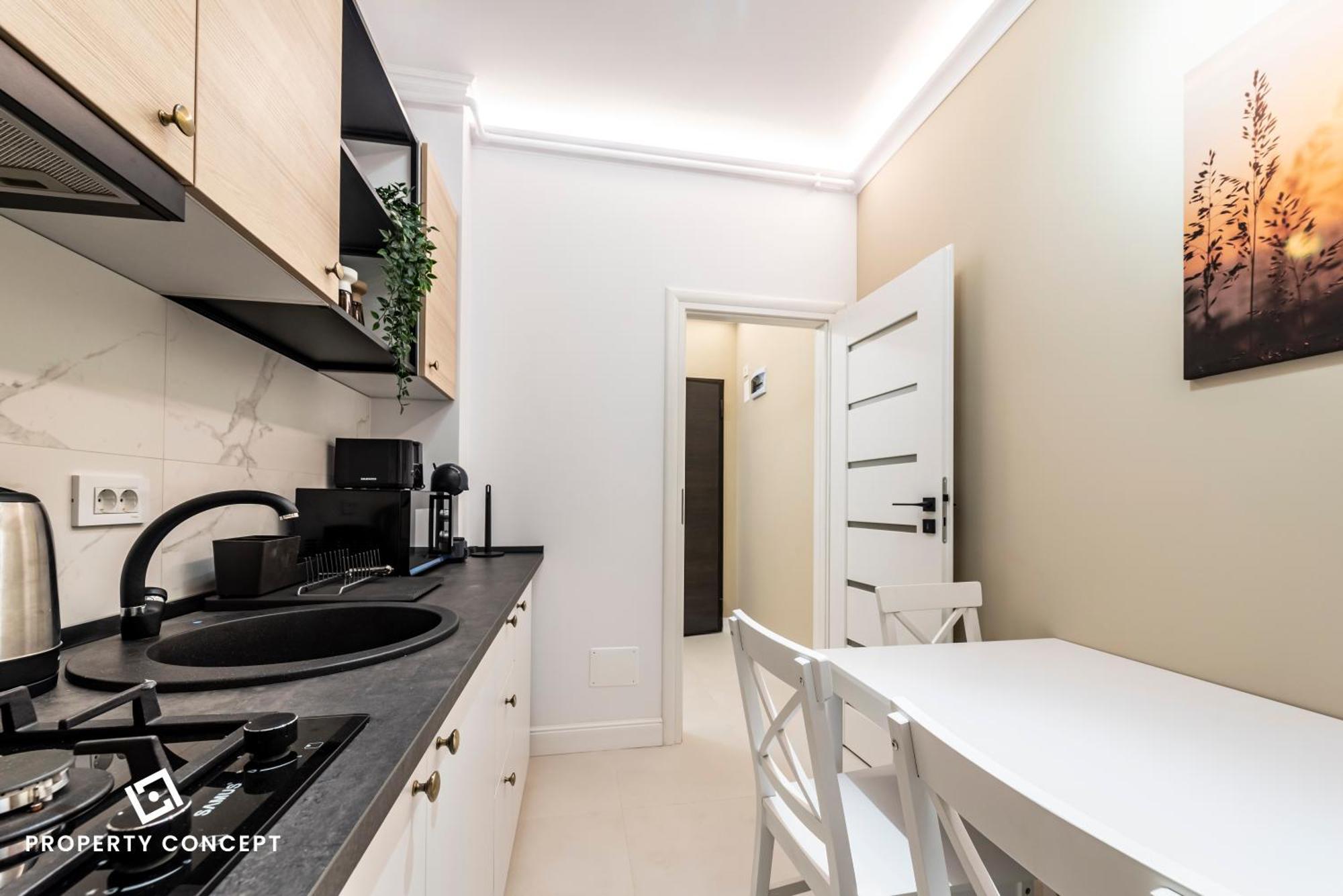 Plaza 79 Apartment