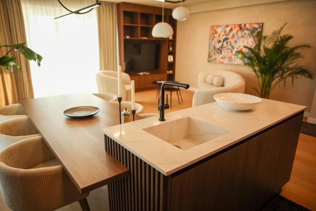 Penthouse Lebada Lake
