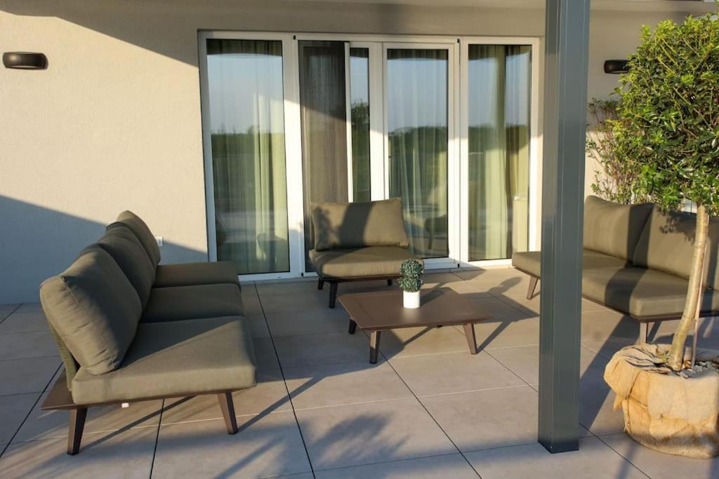 Penthouse Lebada Lake * Bucharest