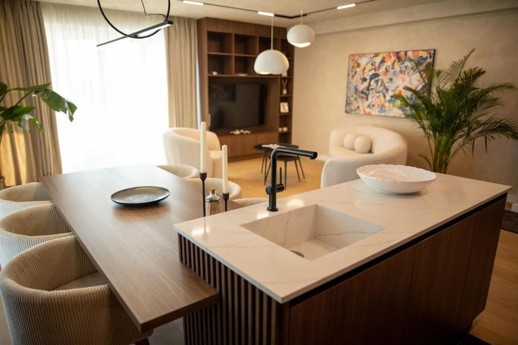 Penthouse Lebada Lake Apartment Bucharest