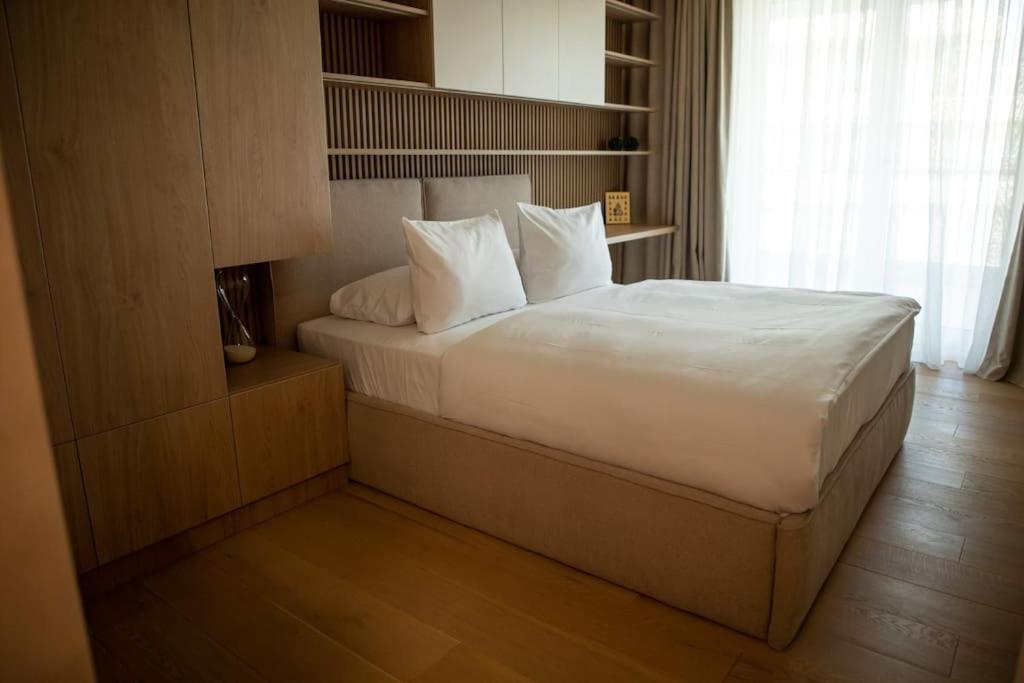 Penthouse Lebada Lake Bucharest