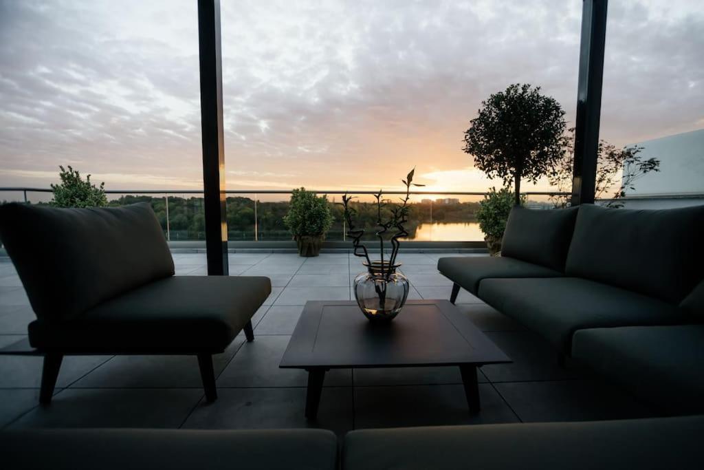 Apartment Penthouse Lebada Lake Bucharest
