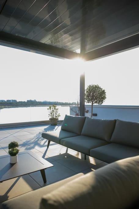 Penthouse Lebada Lake *
