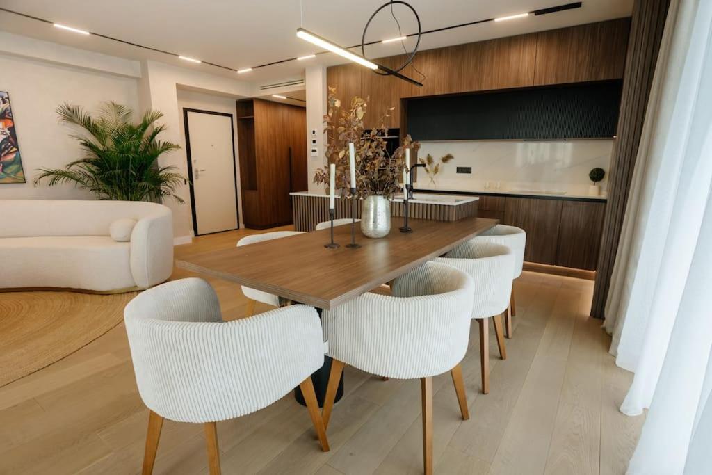 Penthouse Lebada Lake Apartment