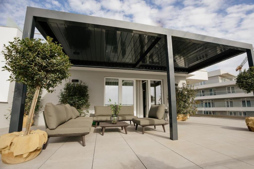 Penthouse Lebada Lake