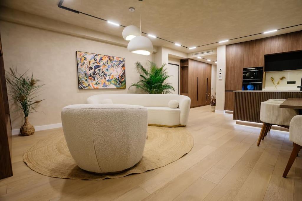 Penthouse Lebada Lake *