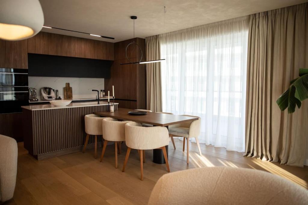Penthouse Lebada Lake