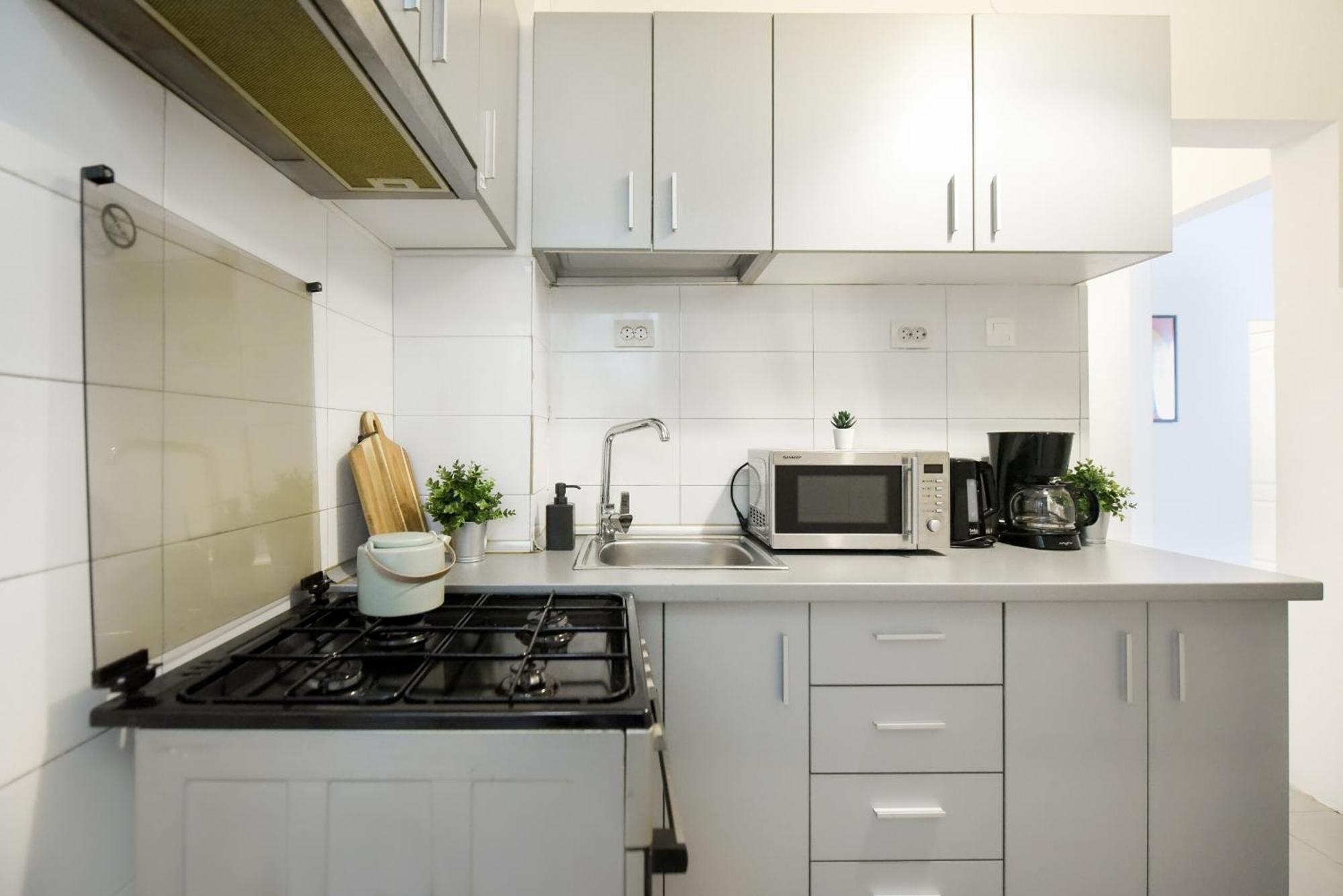 Cozy 2-bedroom Retreat In The Heart Of History Apartment *