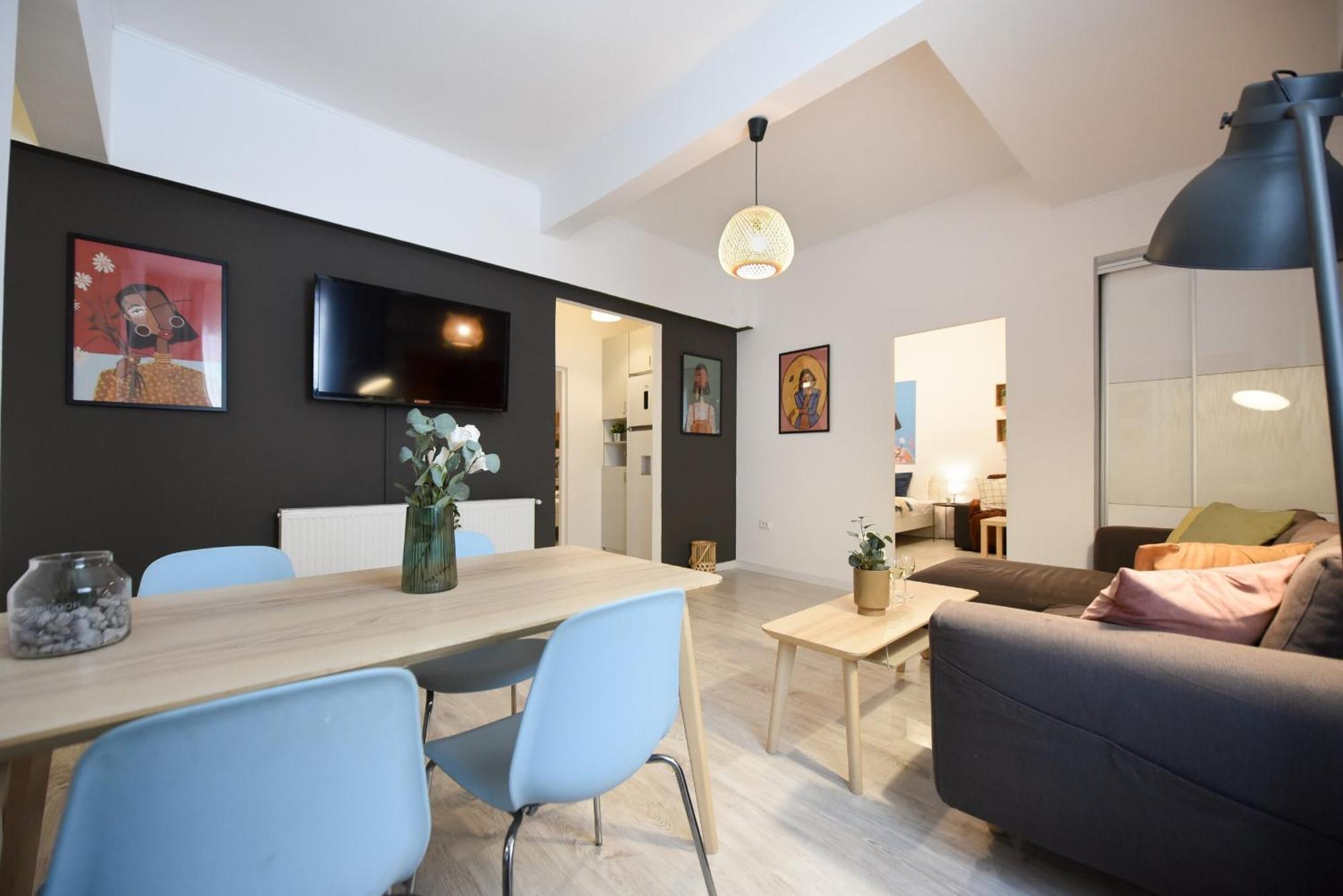 Cozy 2-bedroom Retreat In The Heart Of History