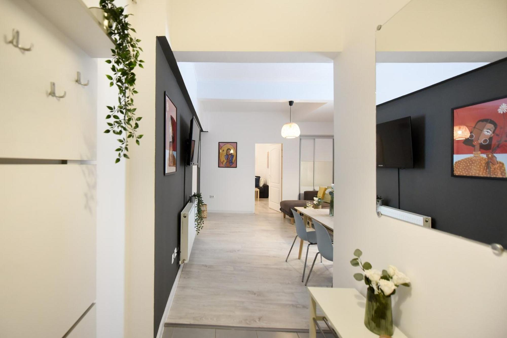 Cozy 2-bedroom Retreat In The Heart Of History * Bucharest