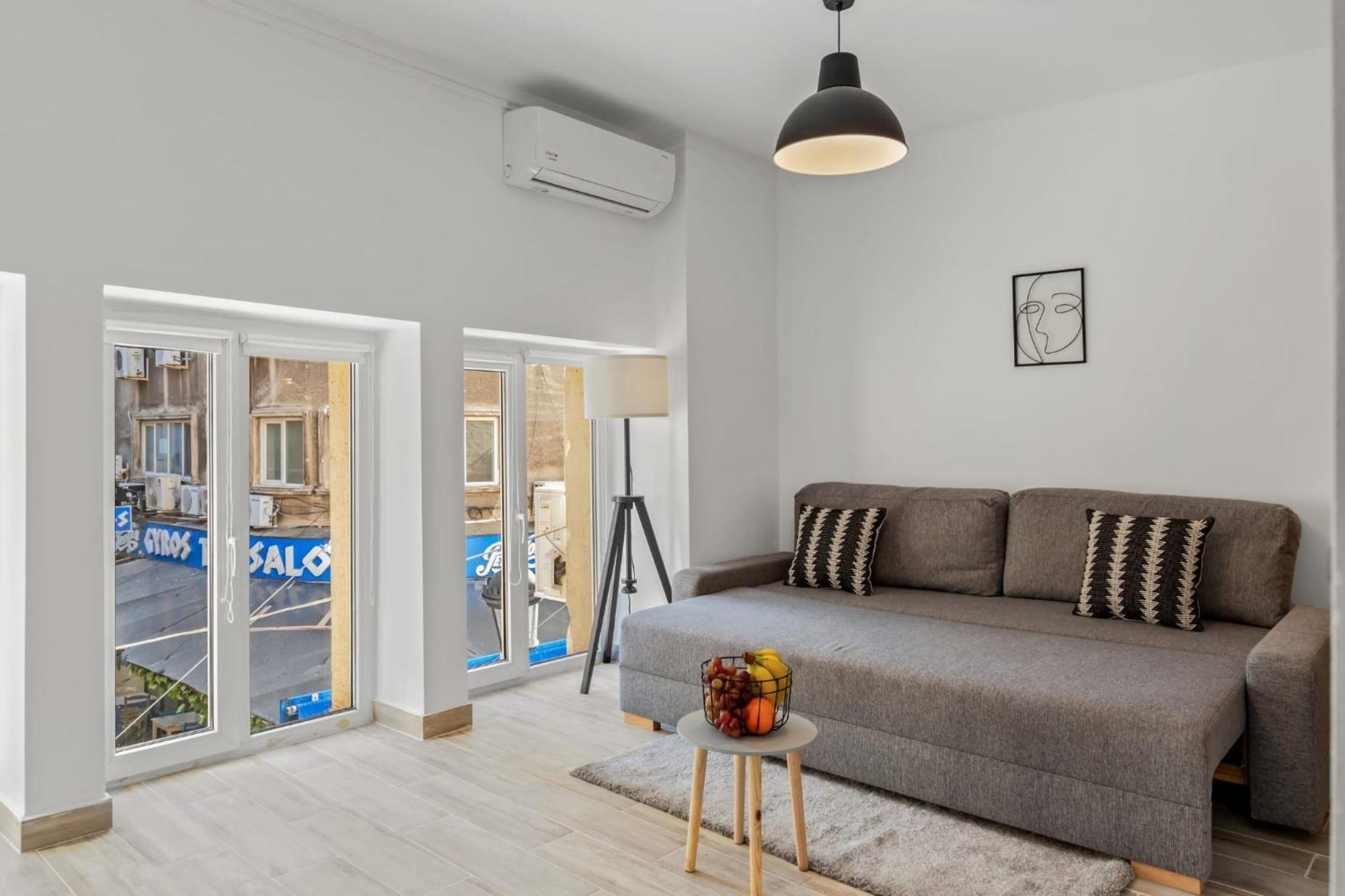 Nightlife Apartment *