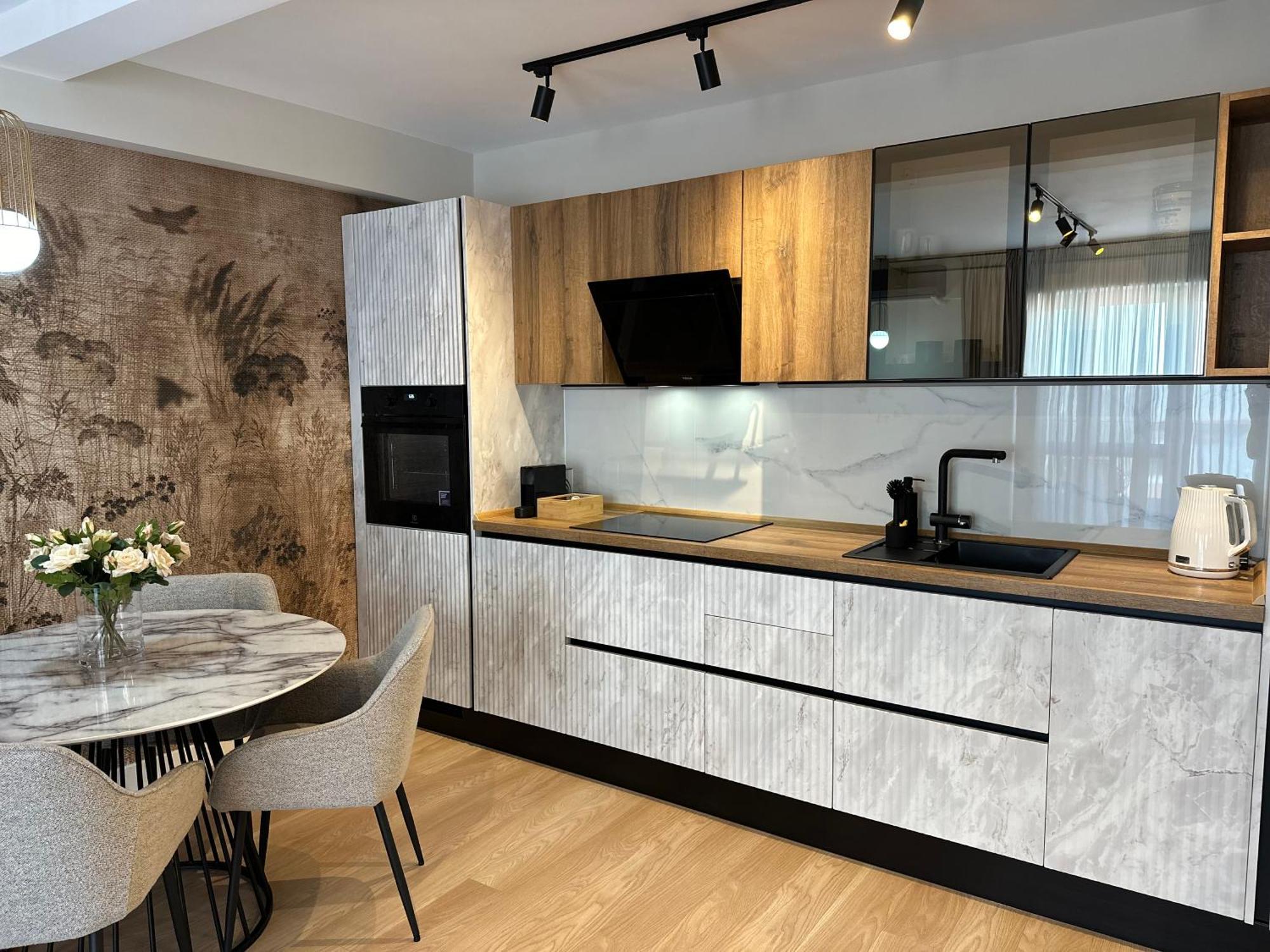 Luxury 2br With Free Parking Herastrau Apartment